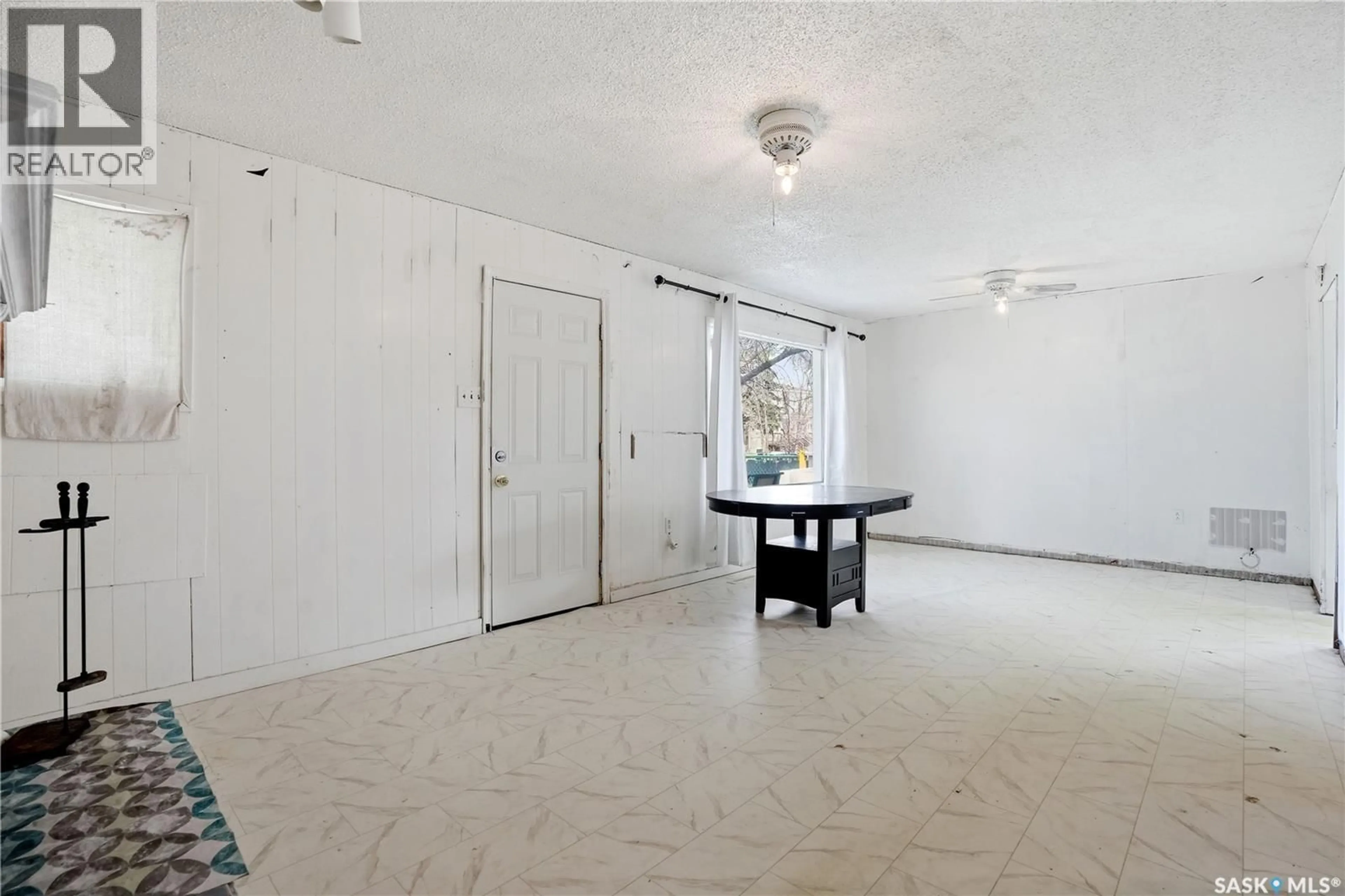 A pic of a room for 1233 QUEEN STREET, Regina Saskatchewan S4T4B5