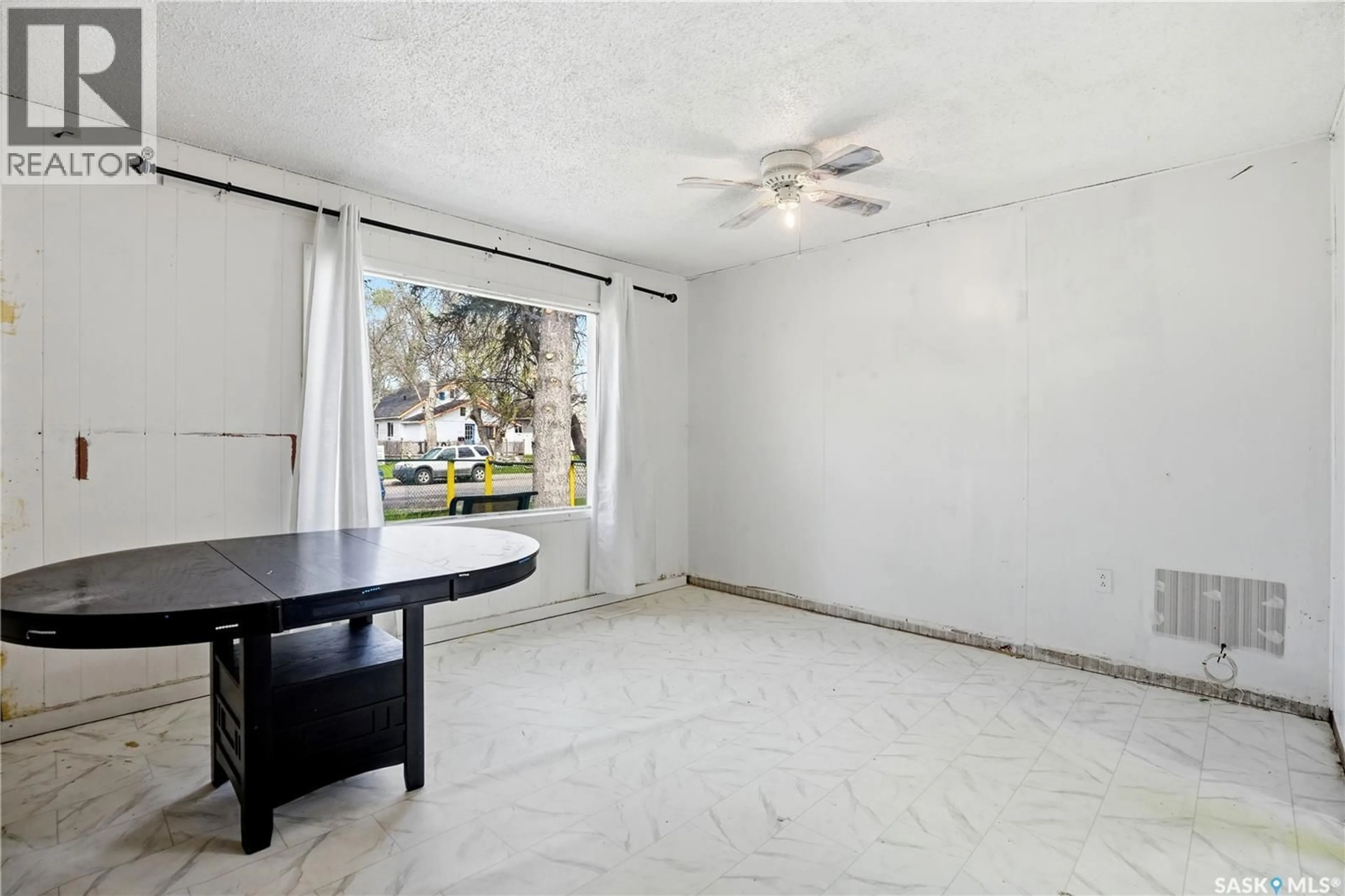 A pic of a room for 1233 QUEEN STREET, Regina Saskatchewan S4T4B5