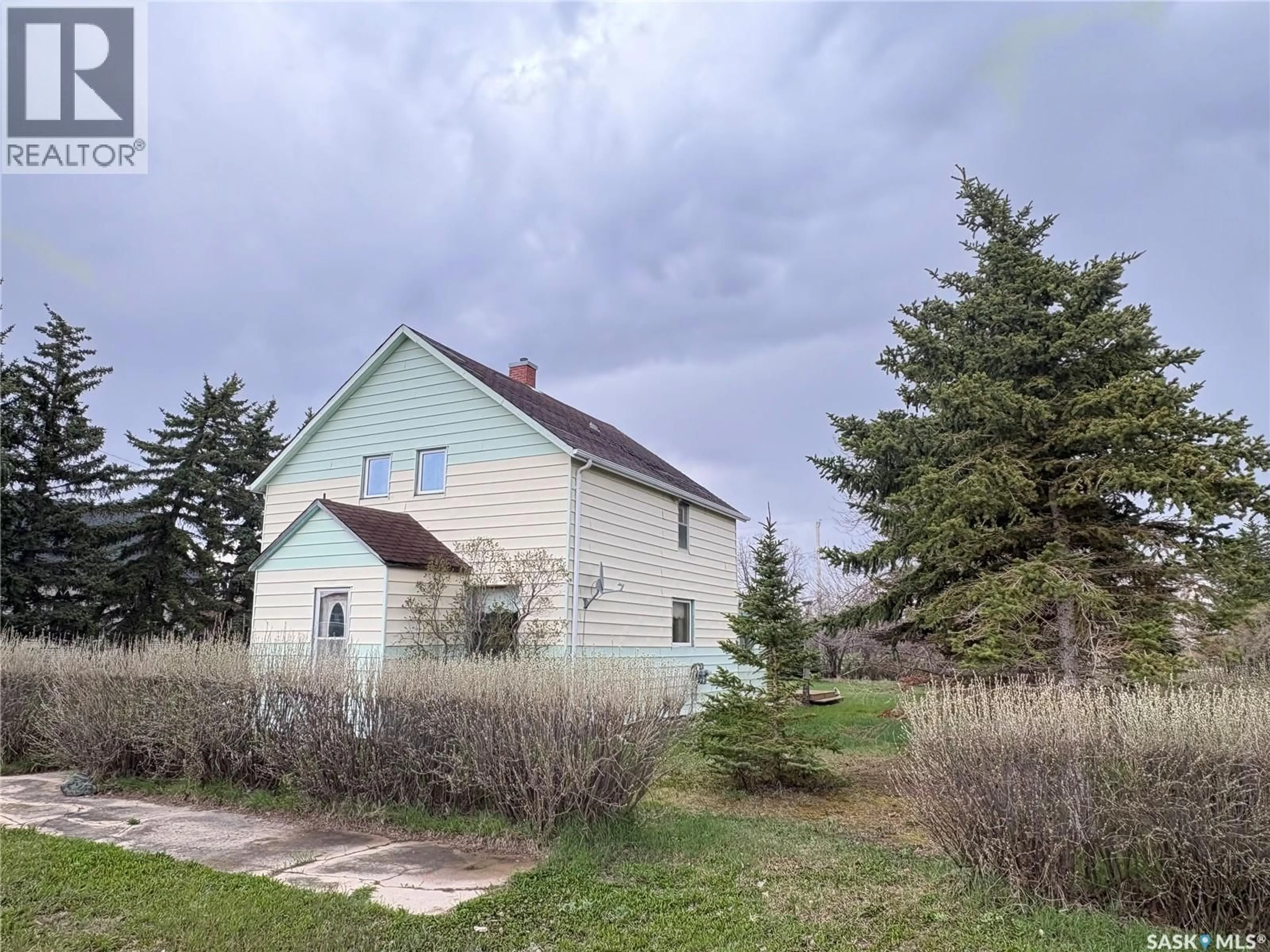 A pic from outside/outdoor area/front of a property/back of a property/a pic from drone, building for 102-104 2ND AVENUE, Meacham Saskatchewan S0K2V0