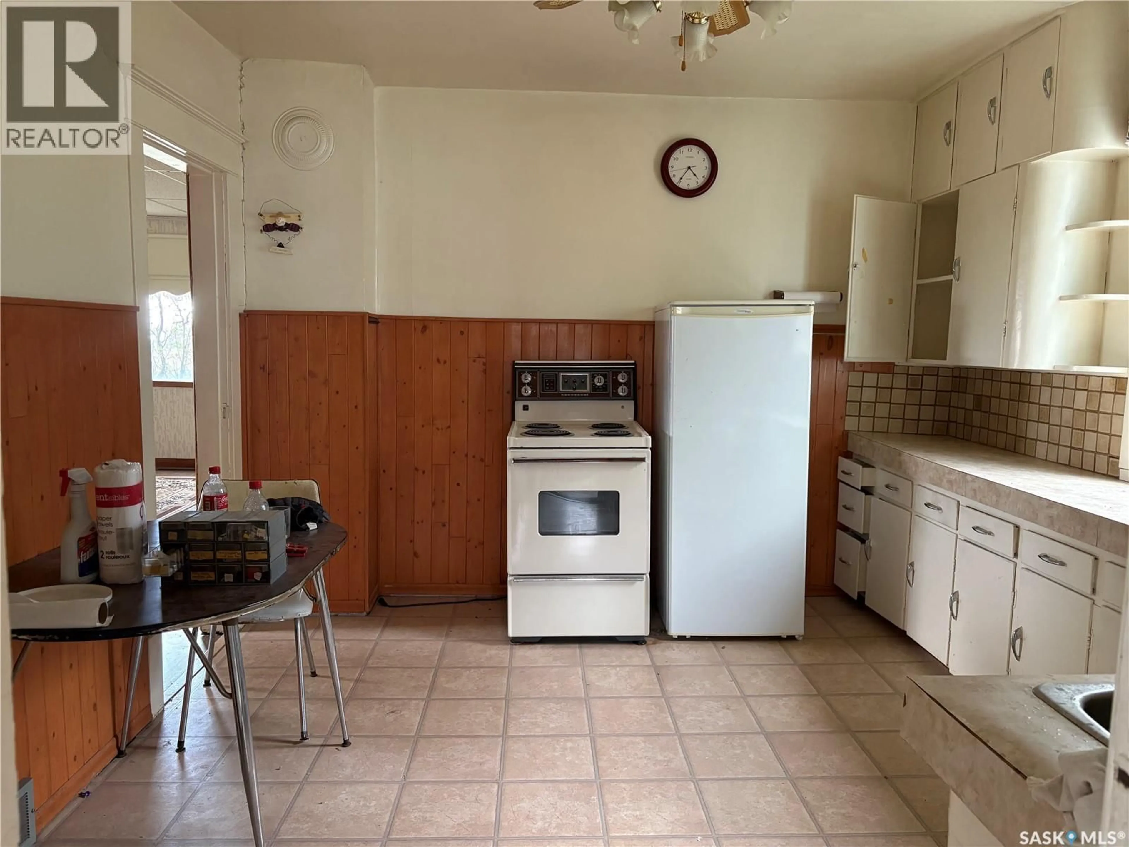 Standard kitchen, unknown for 102-104 2ND AVENUE, Meacham Saskatchewan S0K2V0