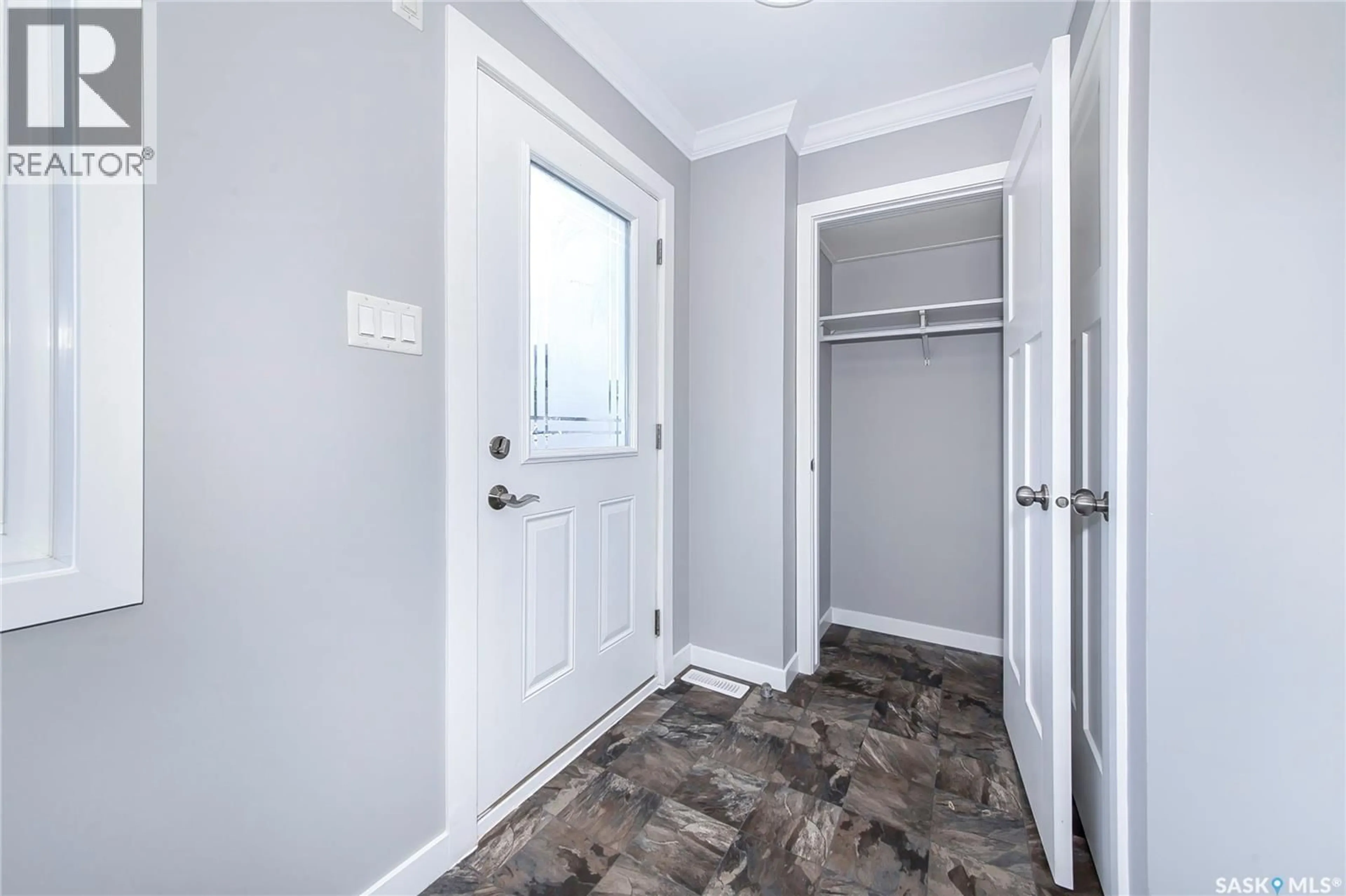 Indoor entryway for 130 - 1101 MARLATTE CRESCENT, Saskatoon Saskatchewan S7W0W1