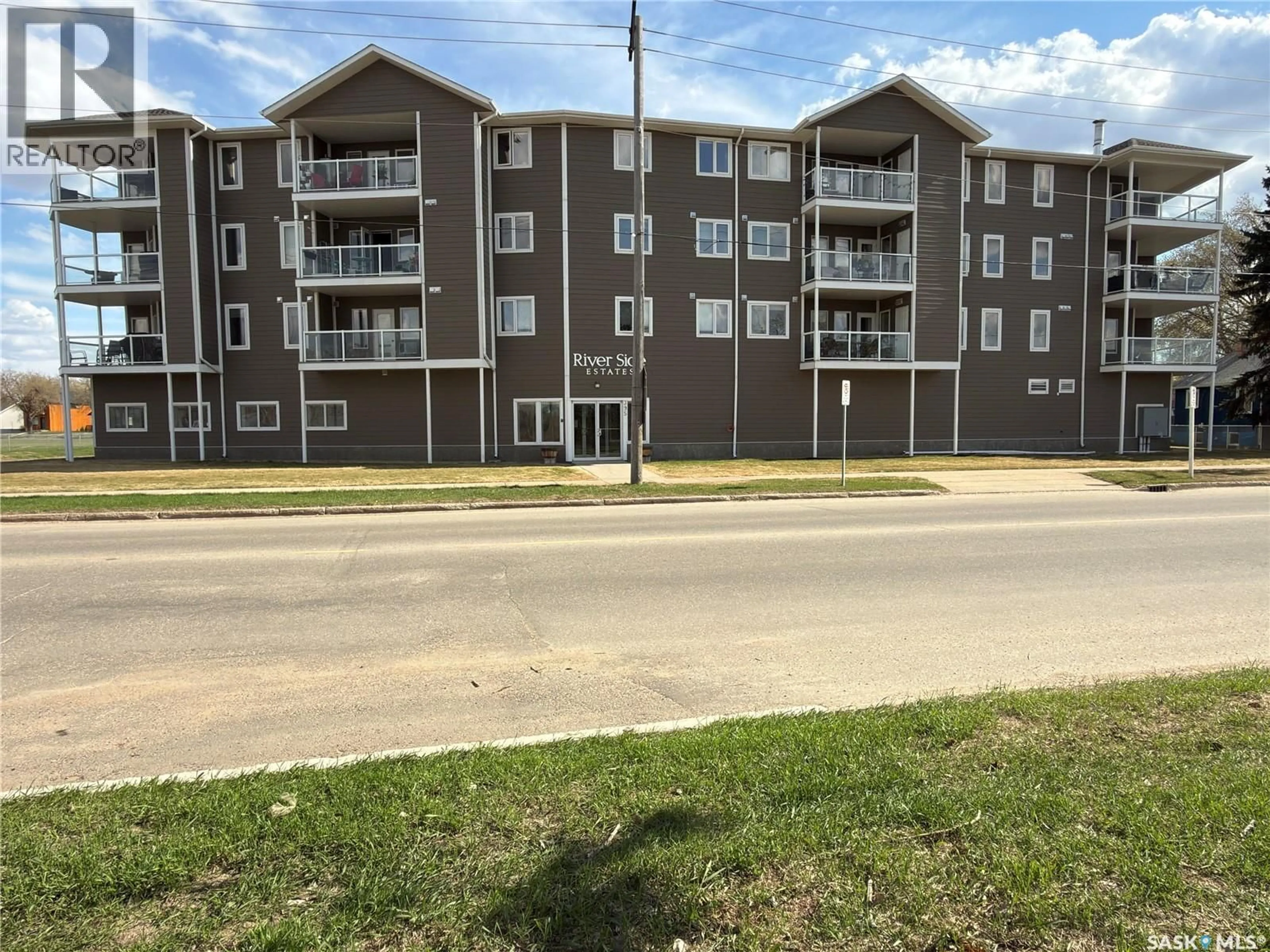 A pic from outside/outdoor area/front of a property/back of a property/a pic from drone, building for 404 395 RIVER STREET E, Prince Albert Saskatchewan S6V0A3
