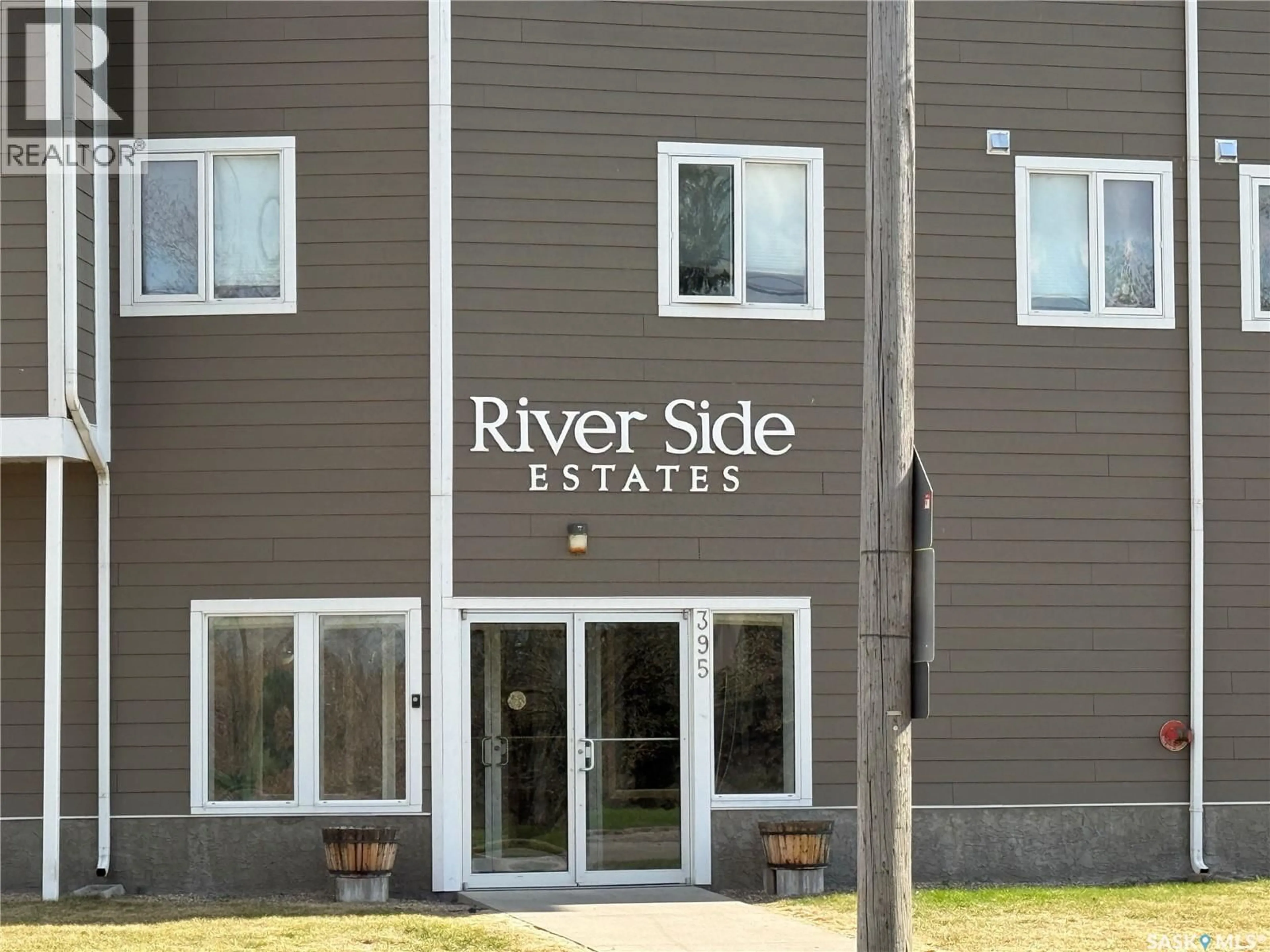 Indoor foyer for 404 395 RIVER STREET E, Prince Albert Saskatchewan S6V0A3