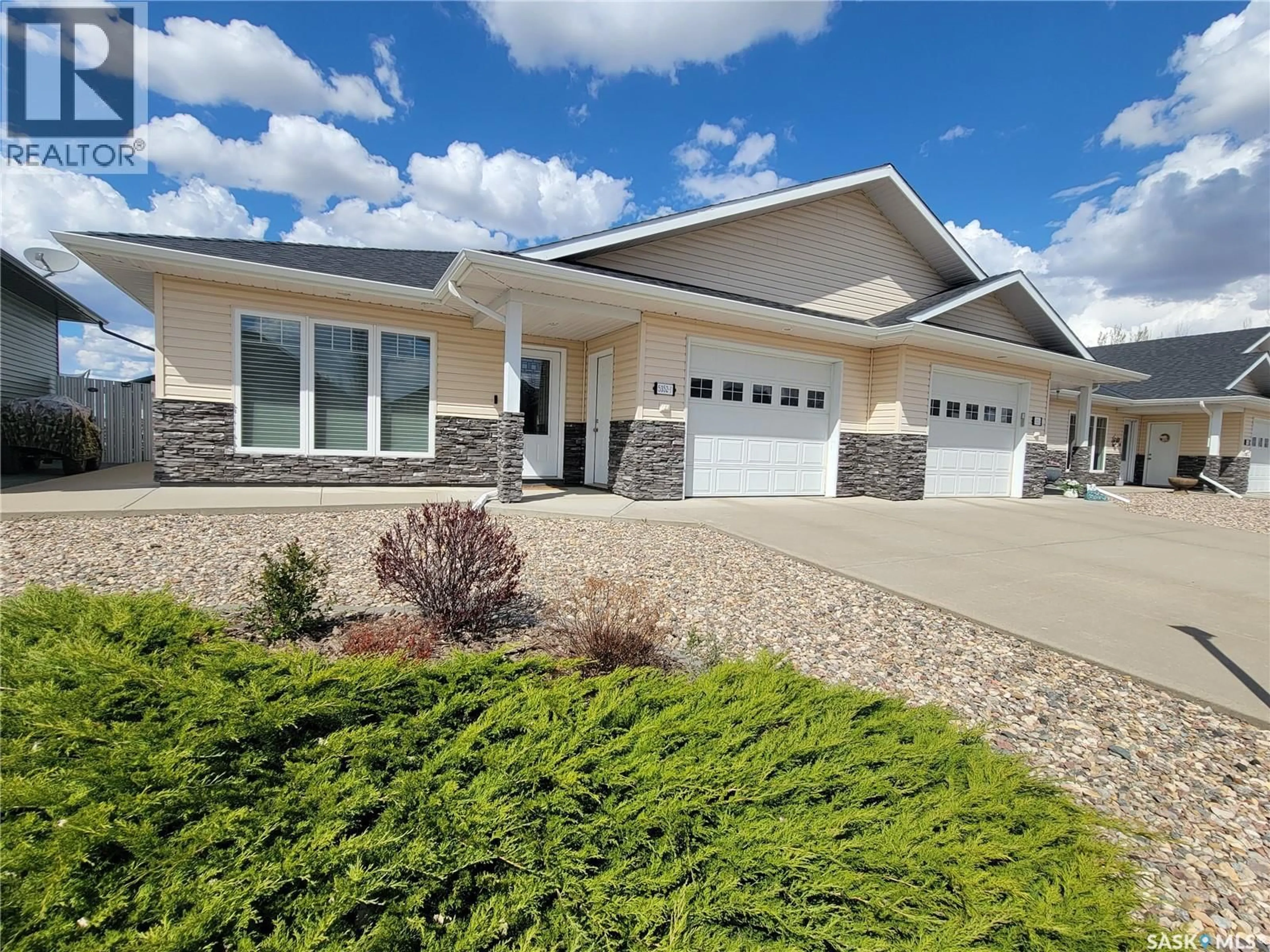 Home with vinyl exterior material, street for 5352 PROGRESS STREET, Macklin Saskatchewan S0L2C0