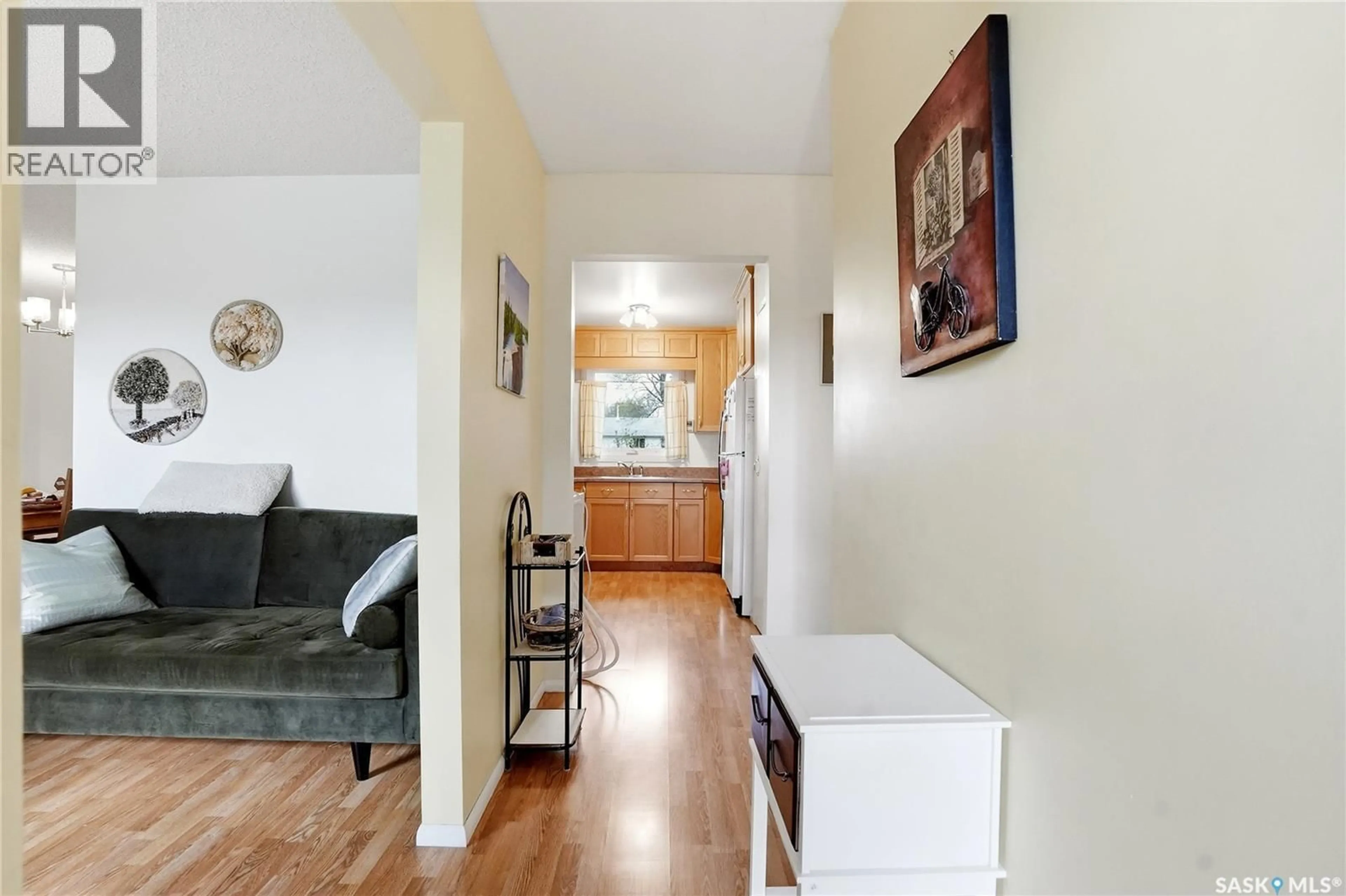 Indoor entryway for 2362 EASTHILL, Saskatoon Saskatchewan S7J3E5