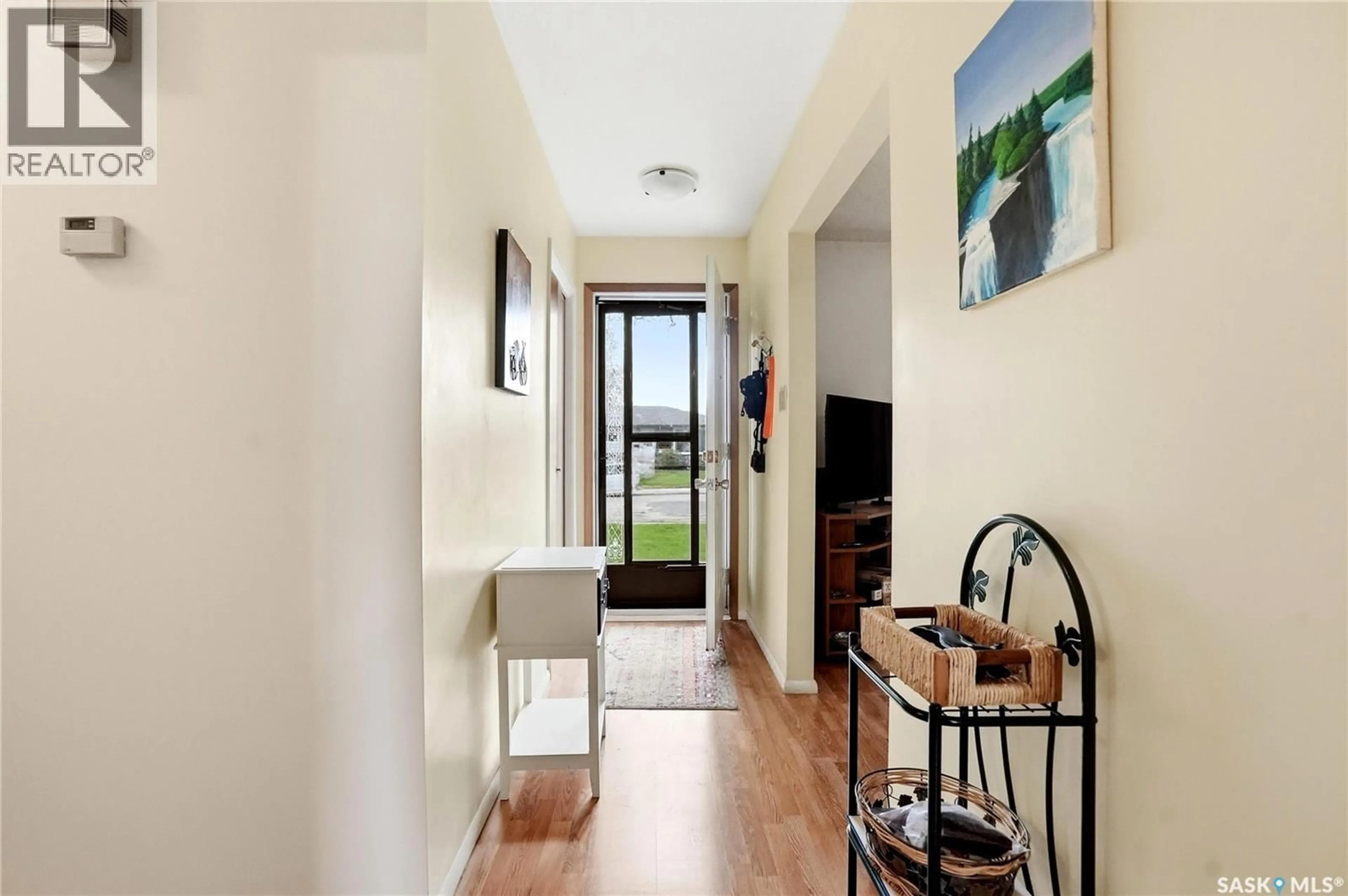 Indoor entryway for 2362 EASTHILL, Saskatoon Saskatchewan S7J3E5