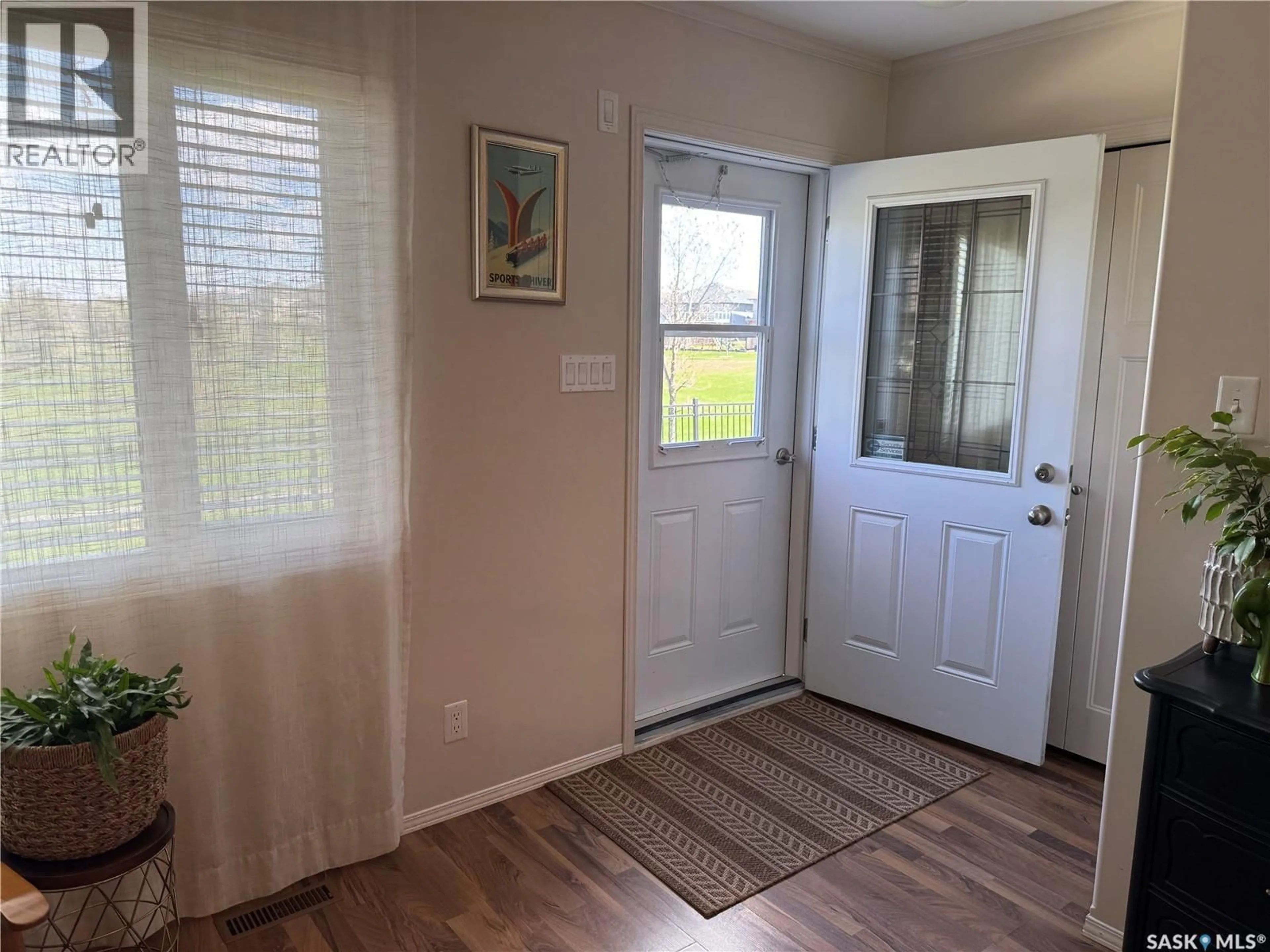 Indoor entryway for 409 - 1022 HAMPTON CIRCLE, Saskatoon Saskatchewan S7R0K3