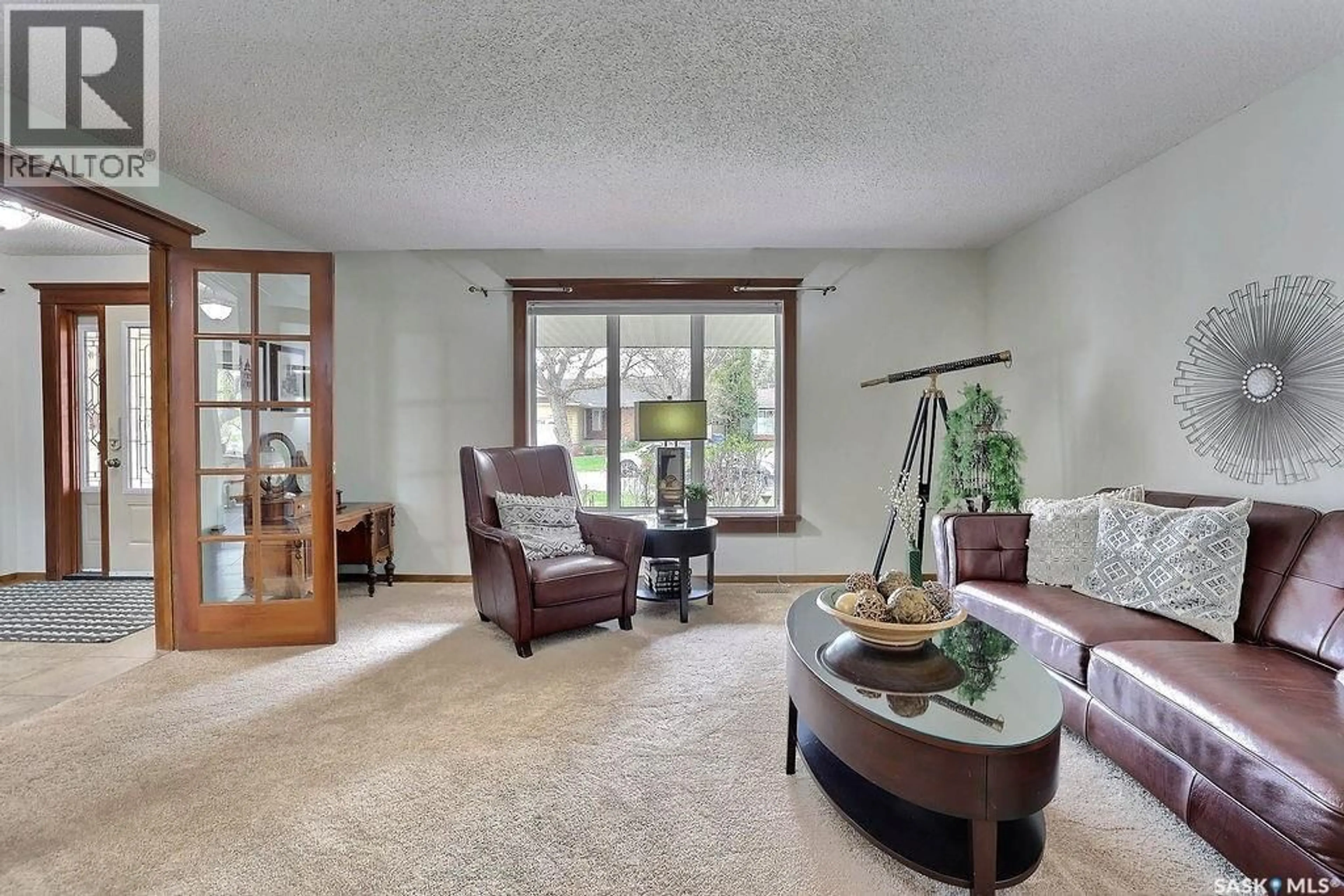 Living room with furniture, carpet floor for 2230 ELDERKIN DRIVE, Regina Saskatchewan S4V0V4