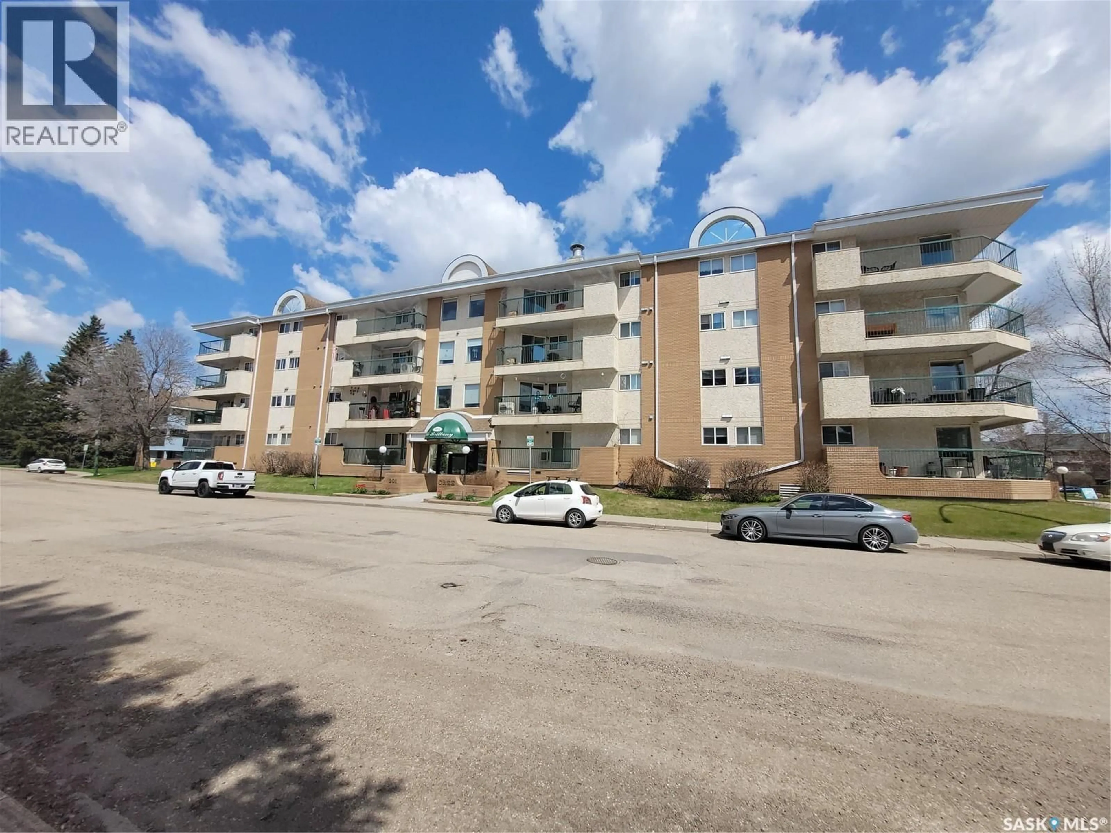 A pic from outside/outdoor area/front of a property/back of a property/a pic from drone, unknown for 301 - 409 CREE PLACE, Saskatoon Saskatchewan S7K7Y3