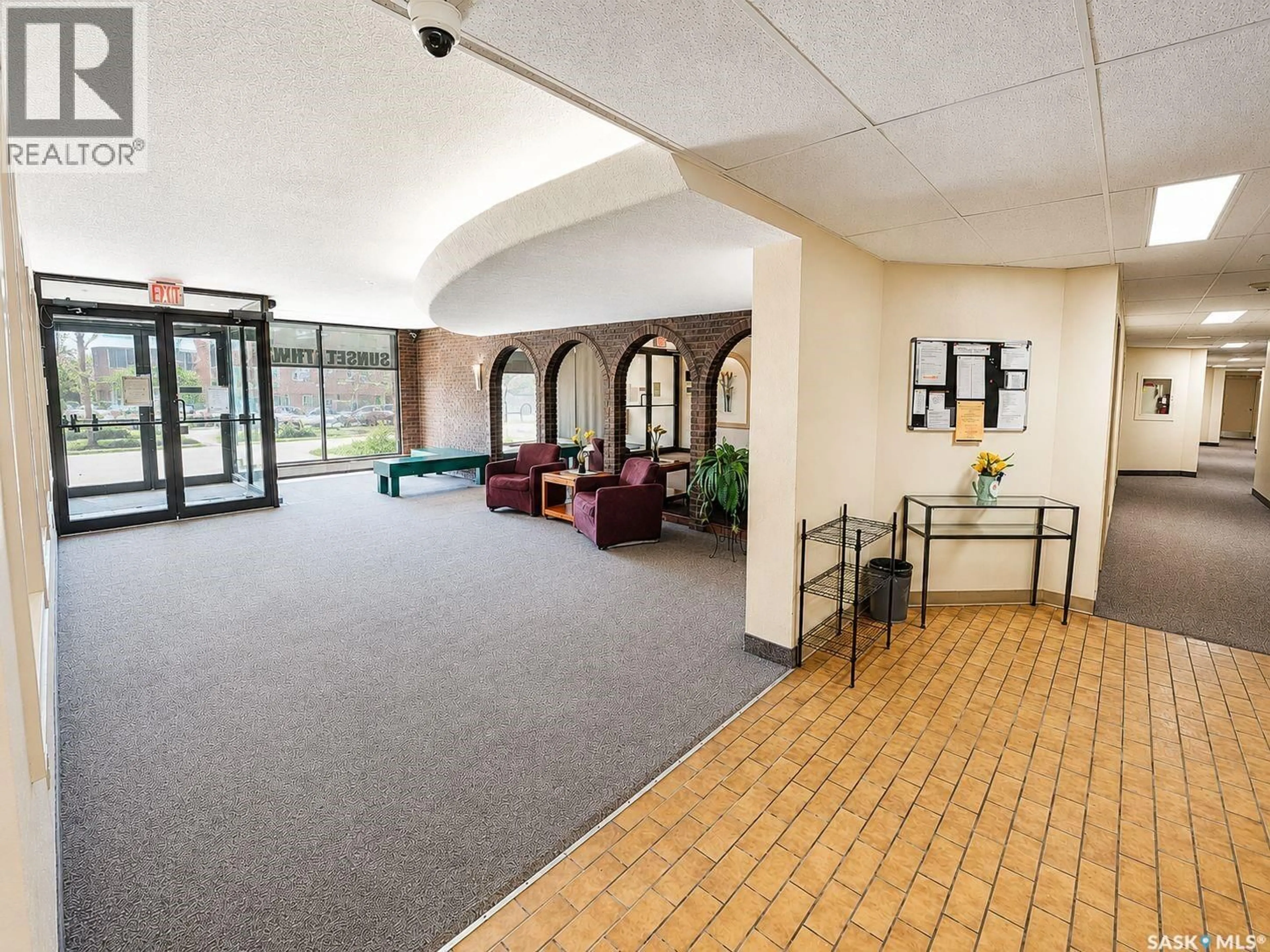 Indoor foyer for 106 KLEISINGER CRESCENT, Regina Saskatchewan S4R7M3