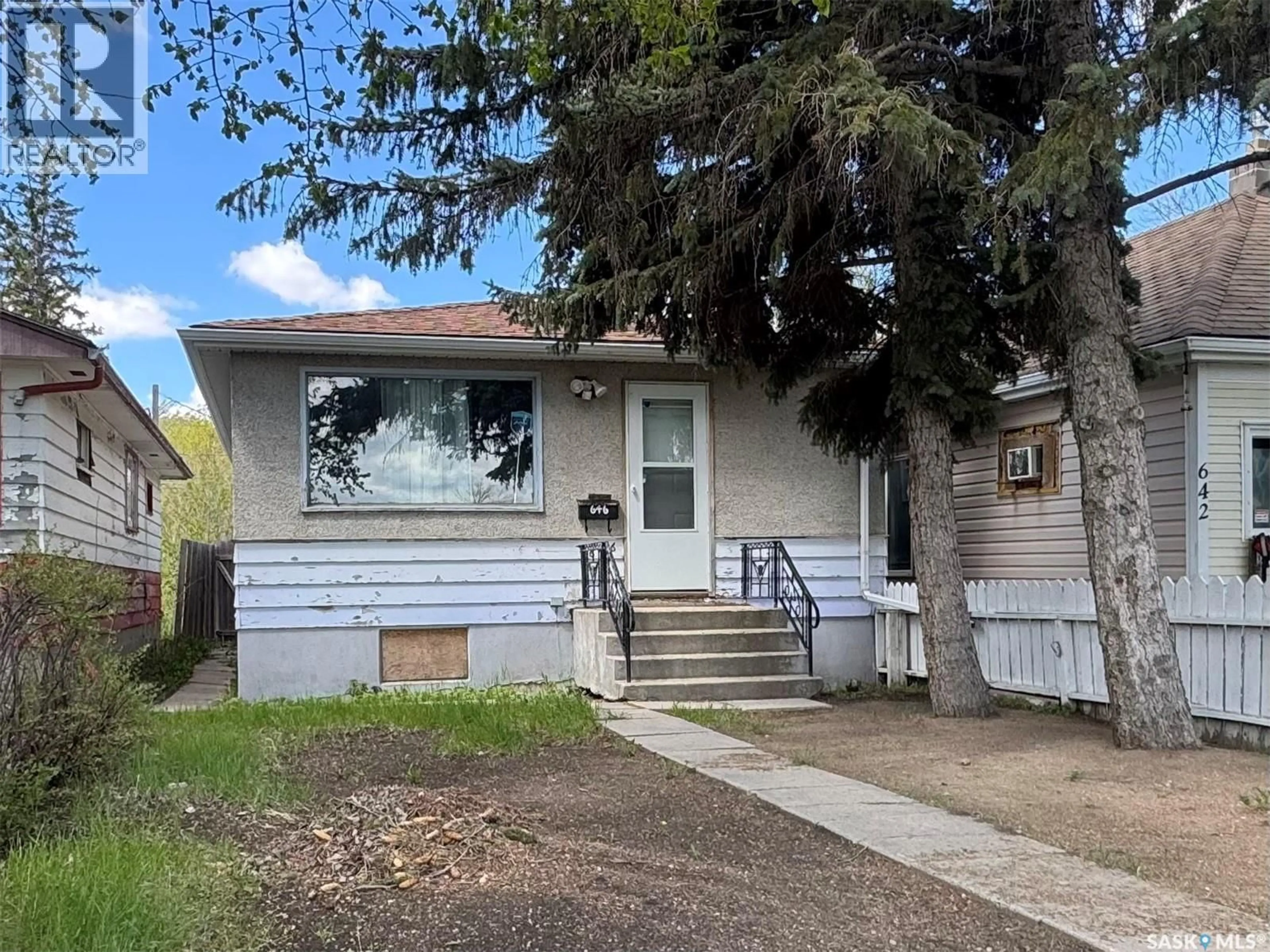 Home with vinyl exterior material, street for 646 RETALLACK STREET, Regina Saskatchewan S4T2G4