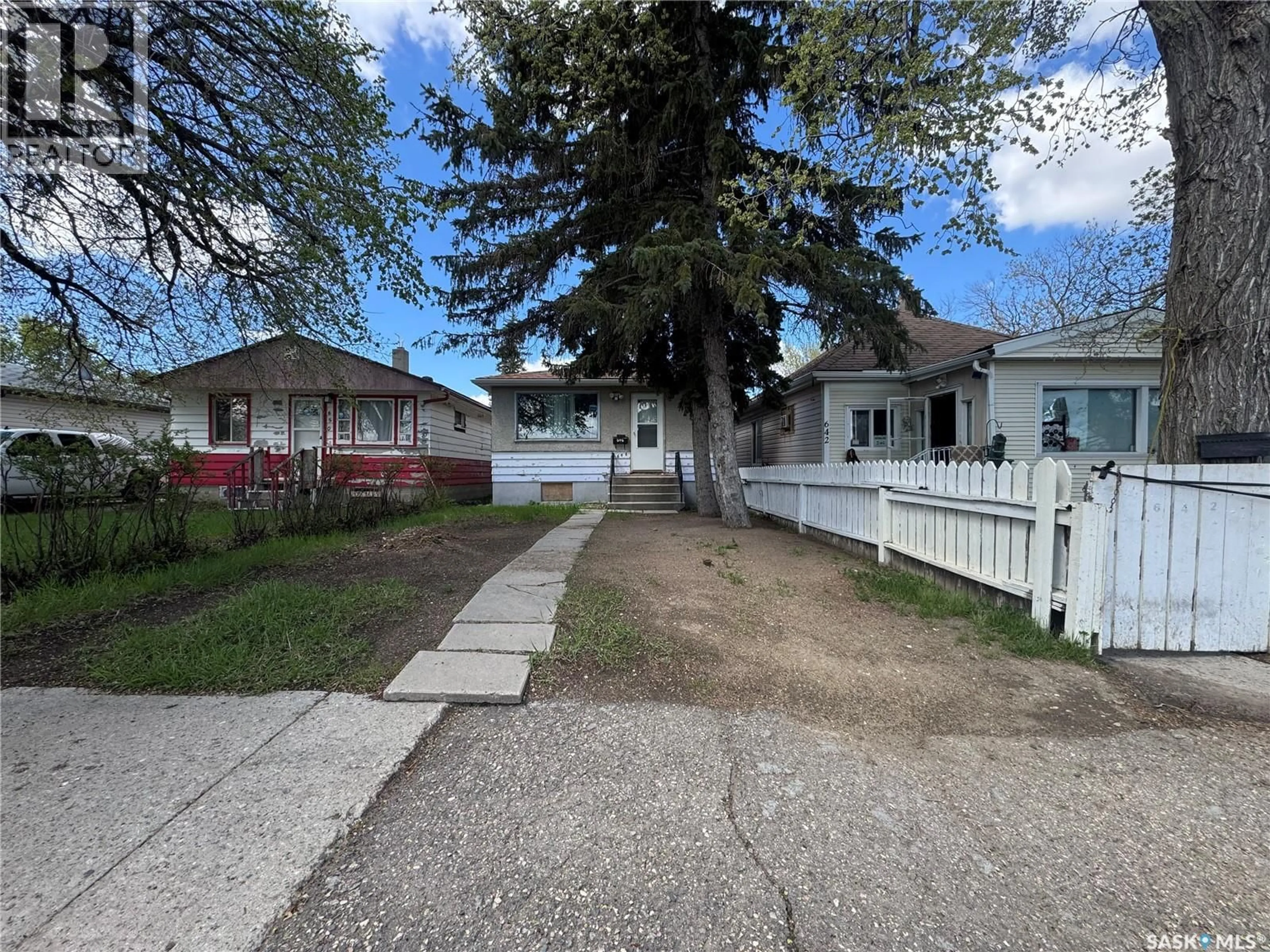 A pic from outside/outdoor area/front of a property/back of a property/a pic from drone, street for 646 RETALLACK STREET, Regina Saskatchewan S4T2G4