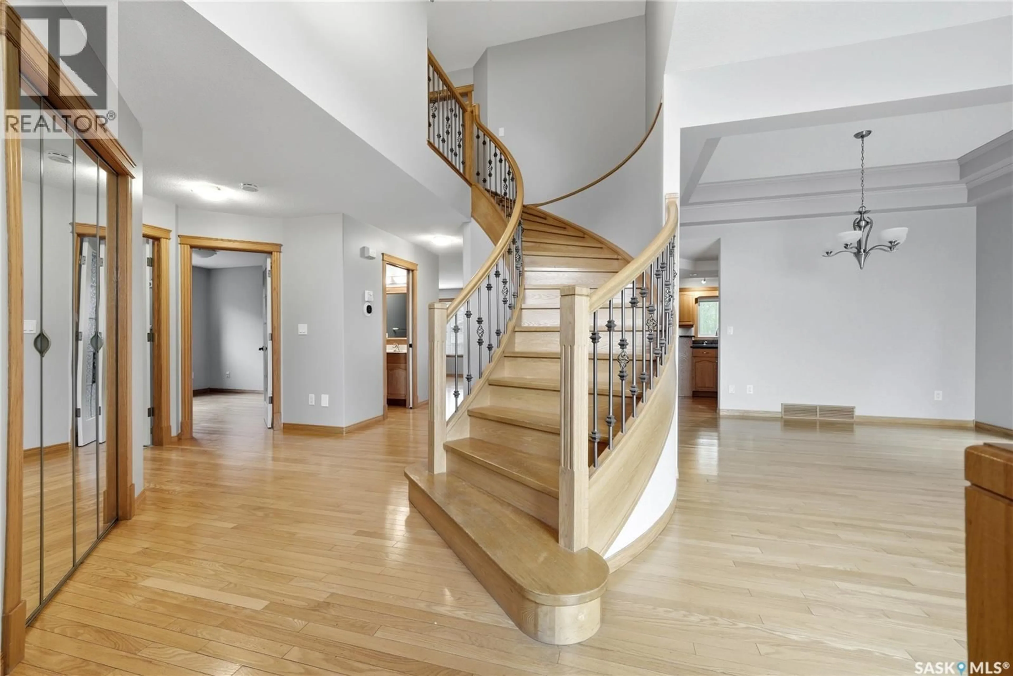 Indoor foyer for 9382 WASCANA MEWS, Regina Saskatchewan S4V2W4