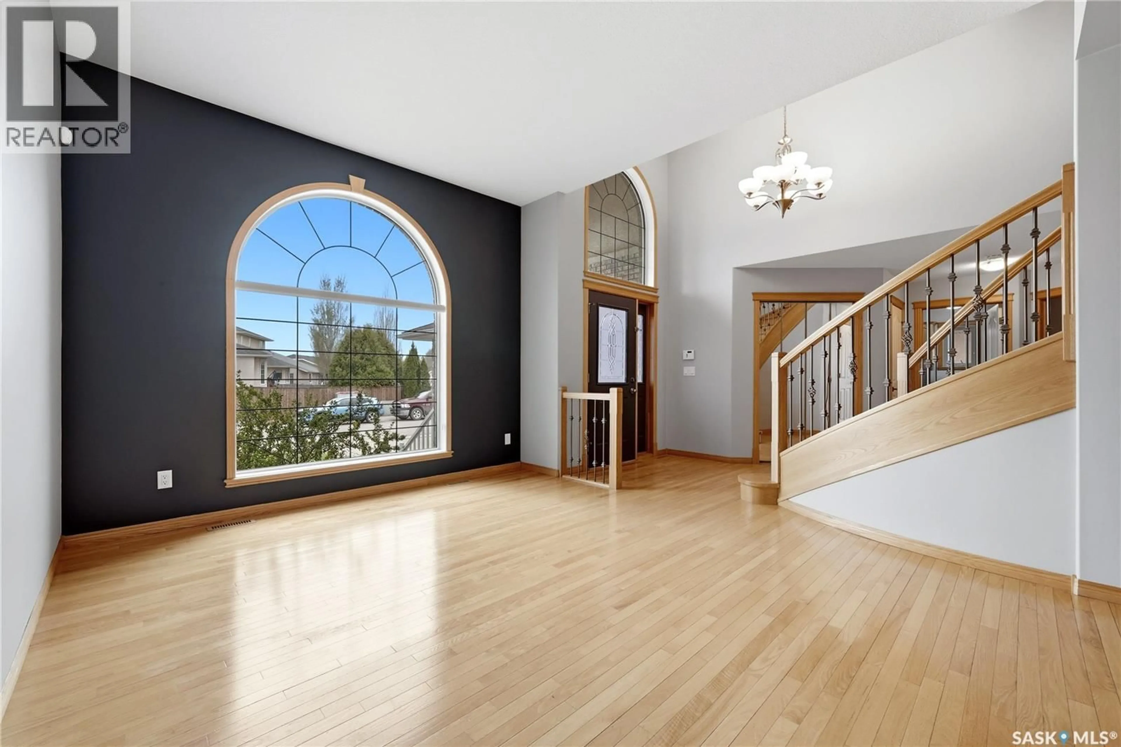 Indoor foyer for 9382 WASCANA MEWS, Regina Saskatchewan S4V2W4