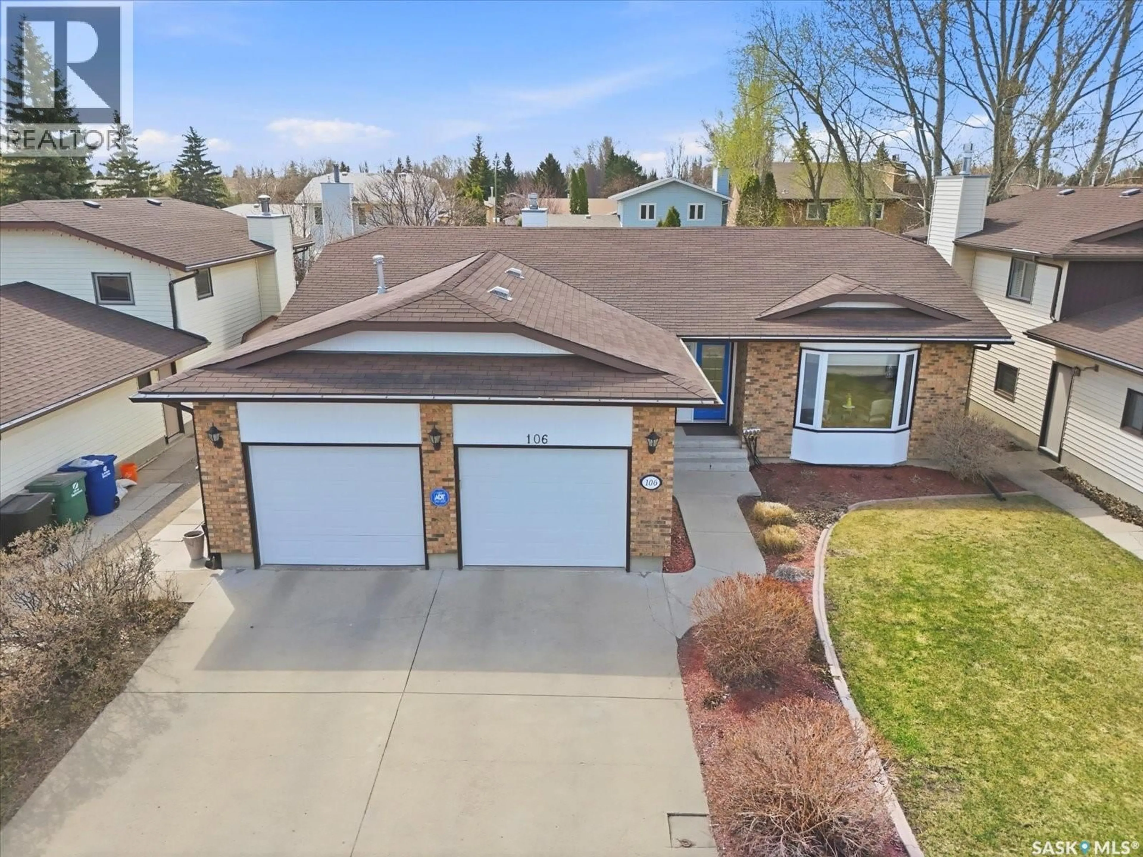A pic from outside/outdoor area/front of a property/back of a property/a pic from drone, street for 106 JAN CRESCENT, Saskatoon Saskatchewan S7J4T5
