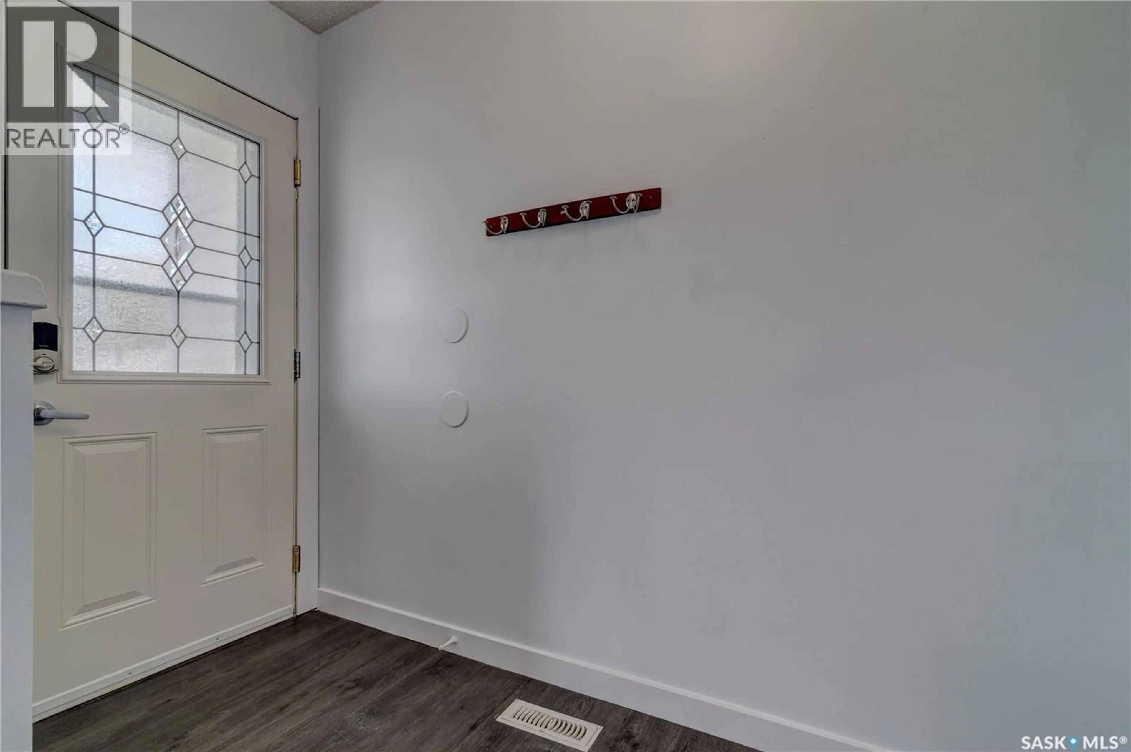 Indoor entryway for 3 HUNT CRESCENT, Regina Saskatchewan S4N5K7