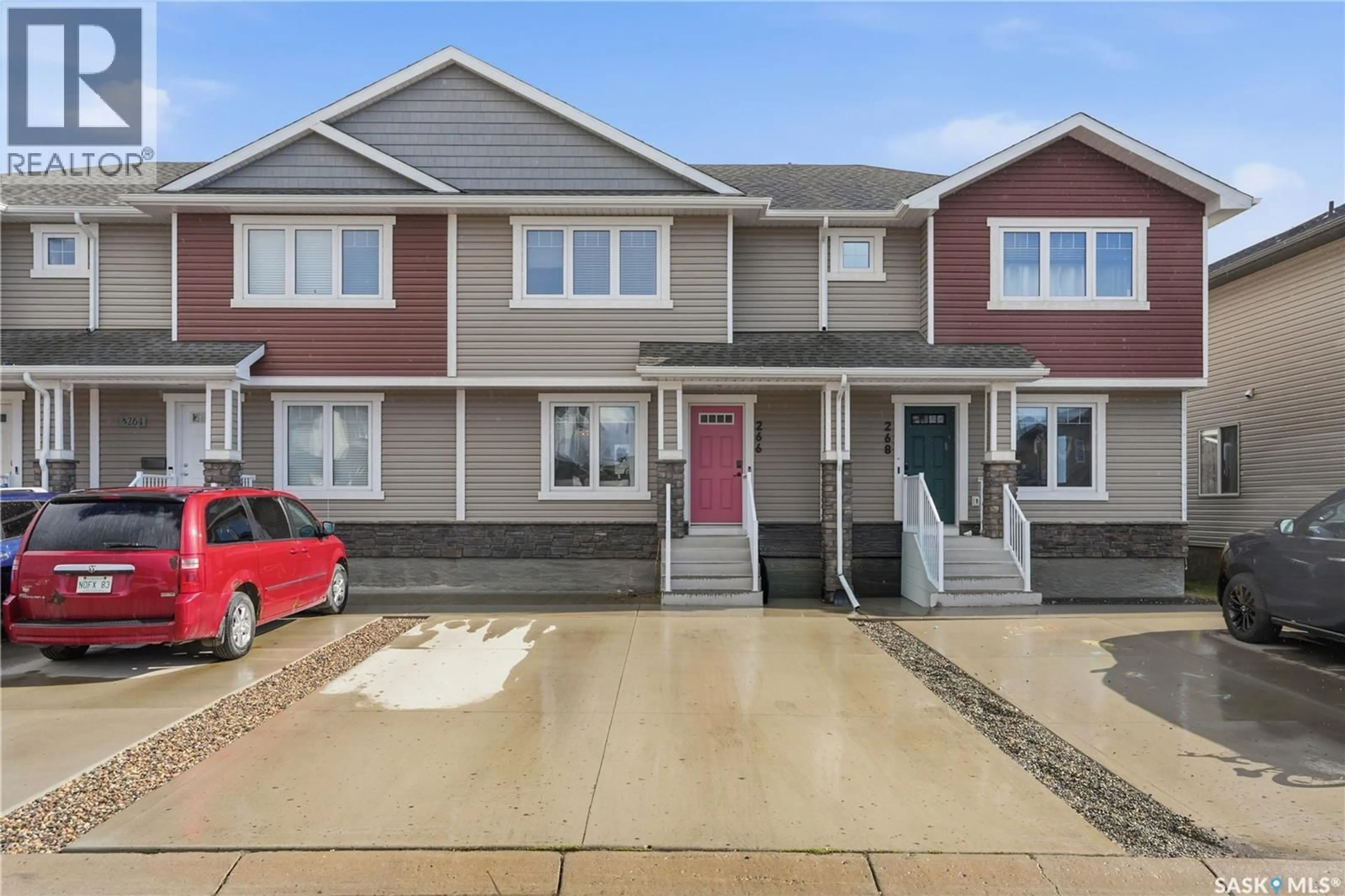 Home with vinyl exterior material, street for 266 PARKVIEW COVE, Osler Saskatchewan S0K3A0