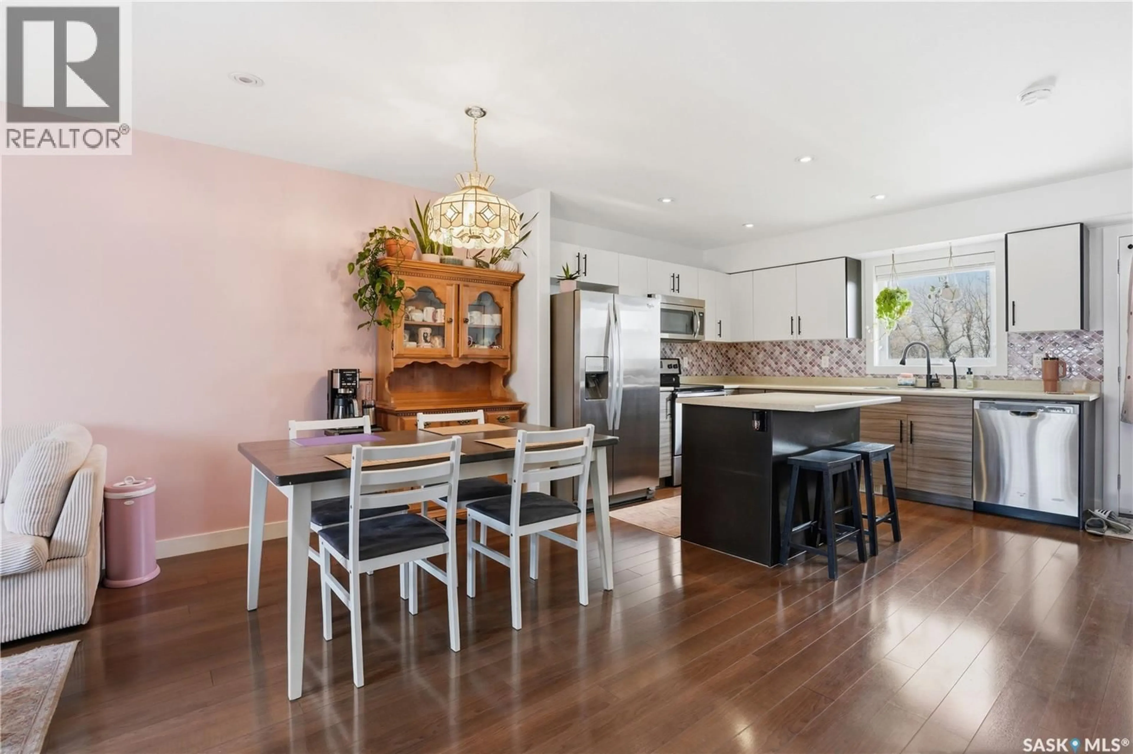 Open concept kitchen, wood/laminate floor for 266 PARKVIEW COVE, Osler Saskatchewan S0K3A0