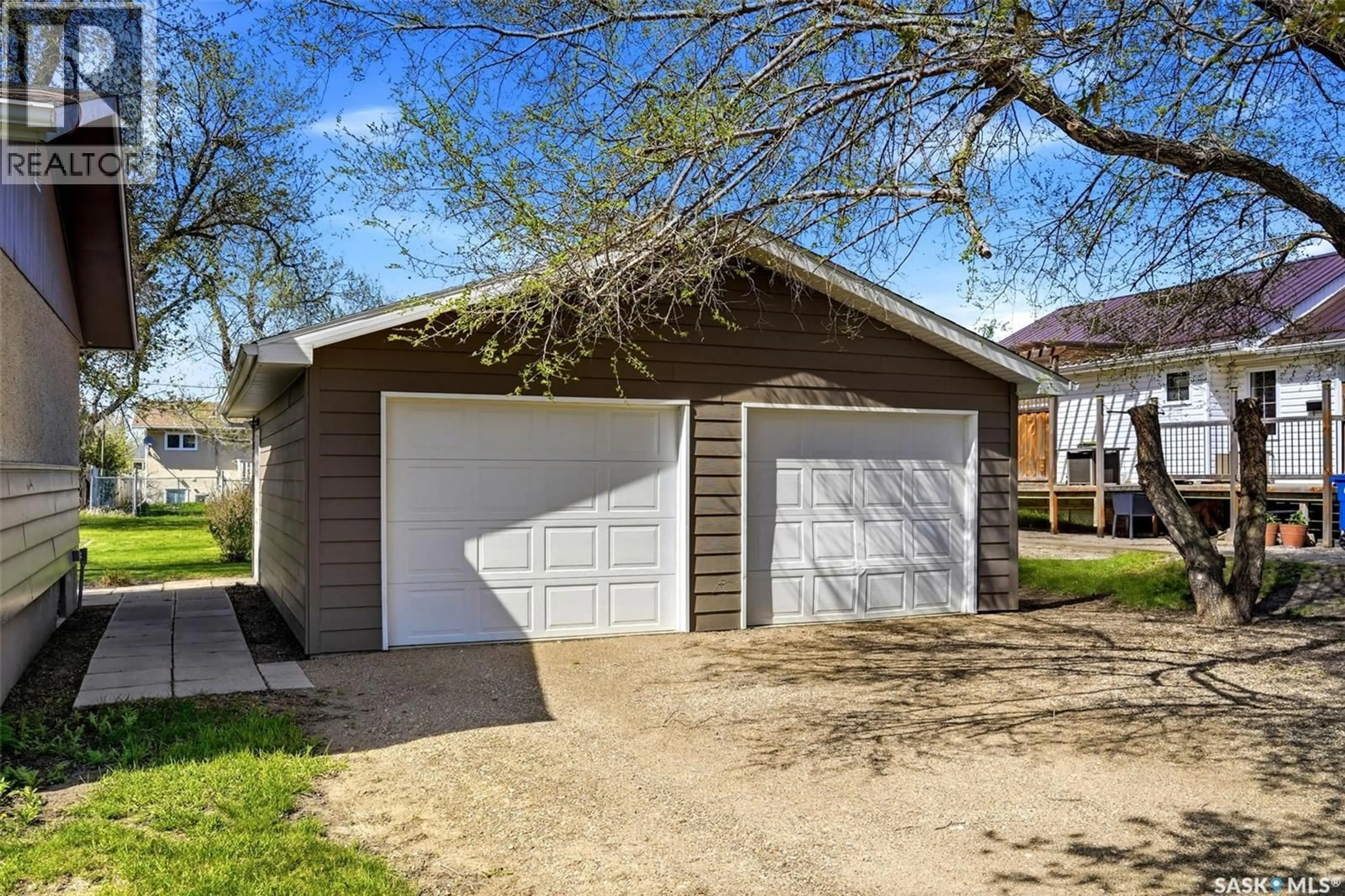 Indoor garage for 125 BROWNLEE AVENUE, Mclean Saskatchewan S0G3E0