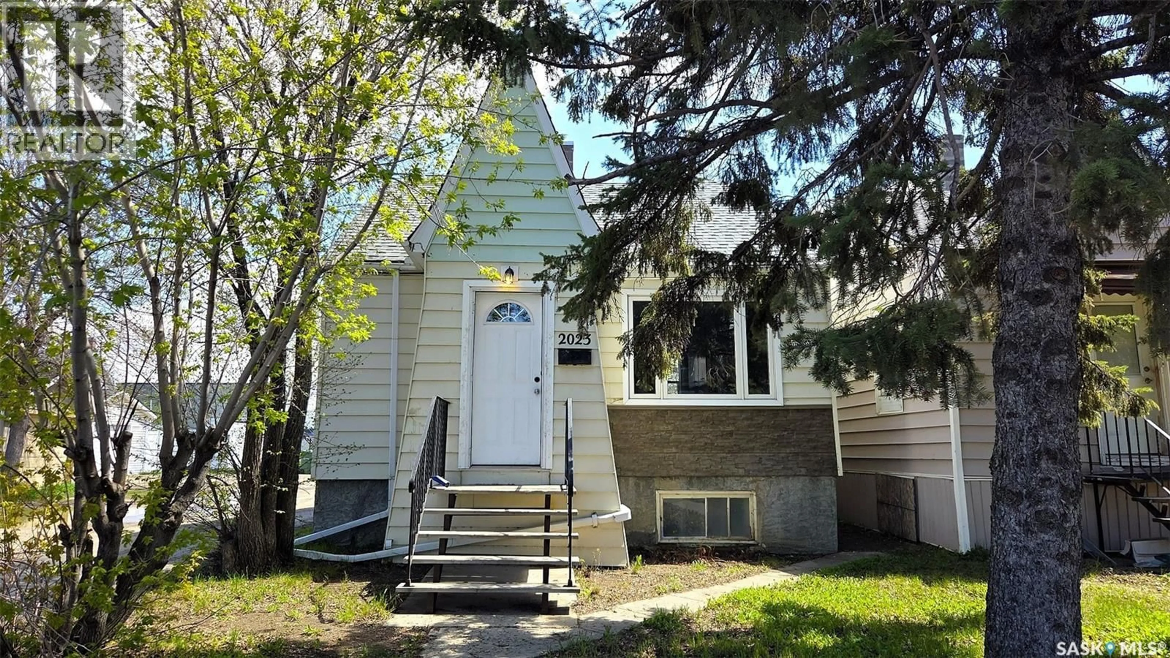 Home with vinyl exterior material, street for 2023 ATKINSON STREET, Regina Saskatchewan S4N3W8