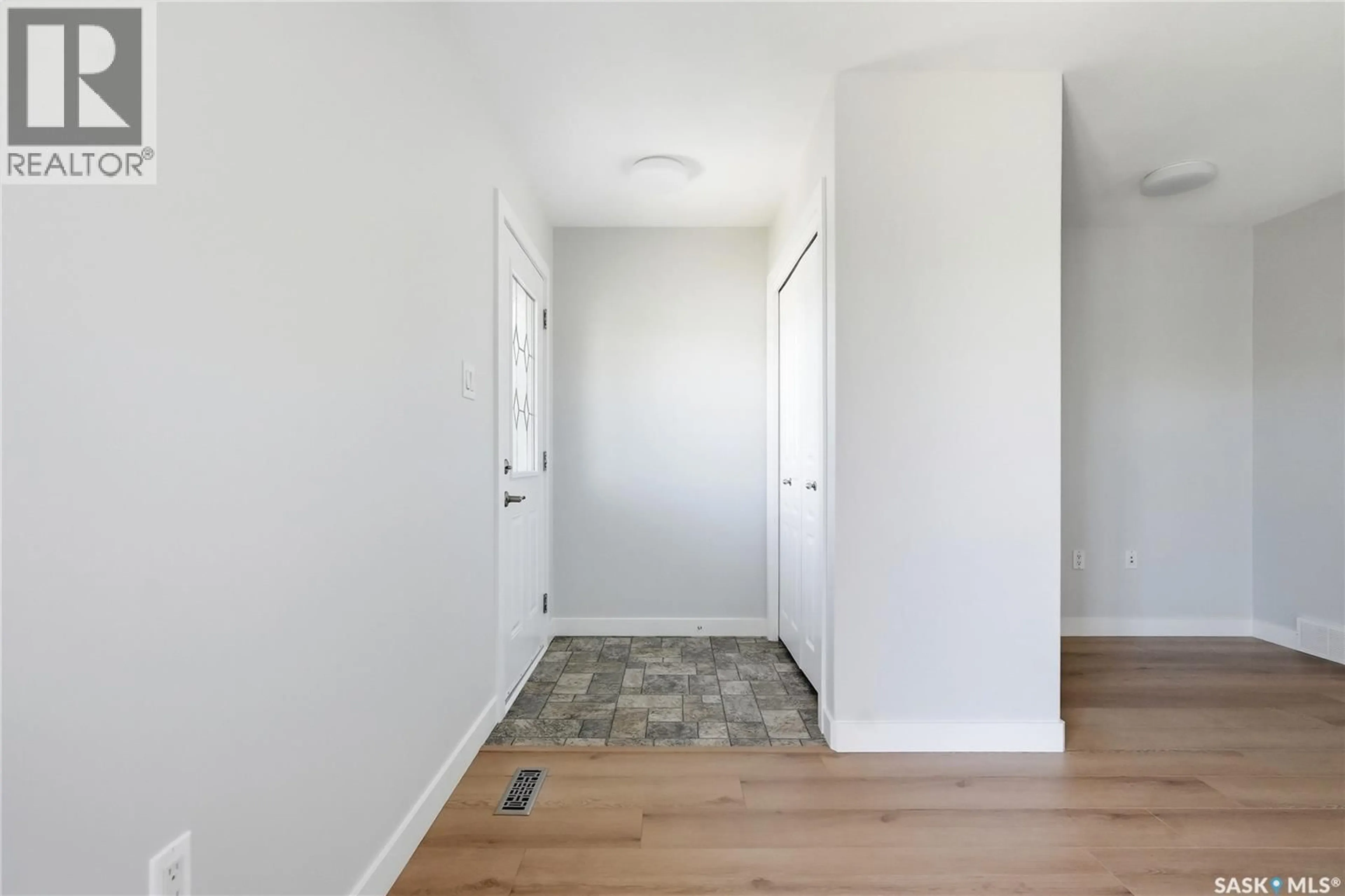 Indoor entryway for 741 GLENVIEW COVE, Martensville Saskatchewan S0K0A2