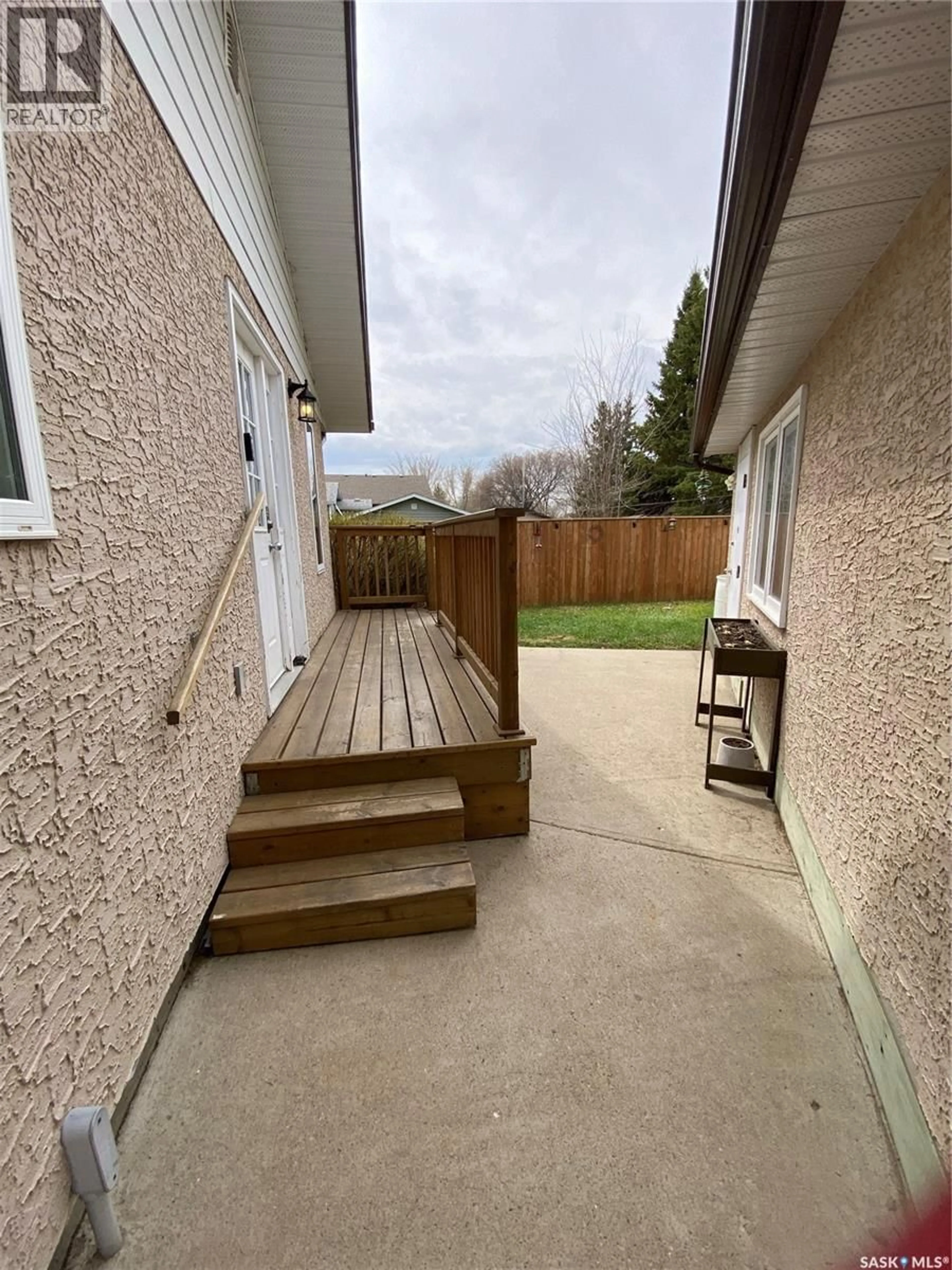 Patio, street for 296 MAPLE AVENUE, Yorkton Saskatchewan S3N1W7