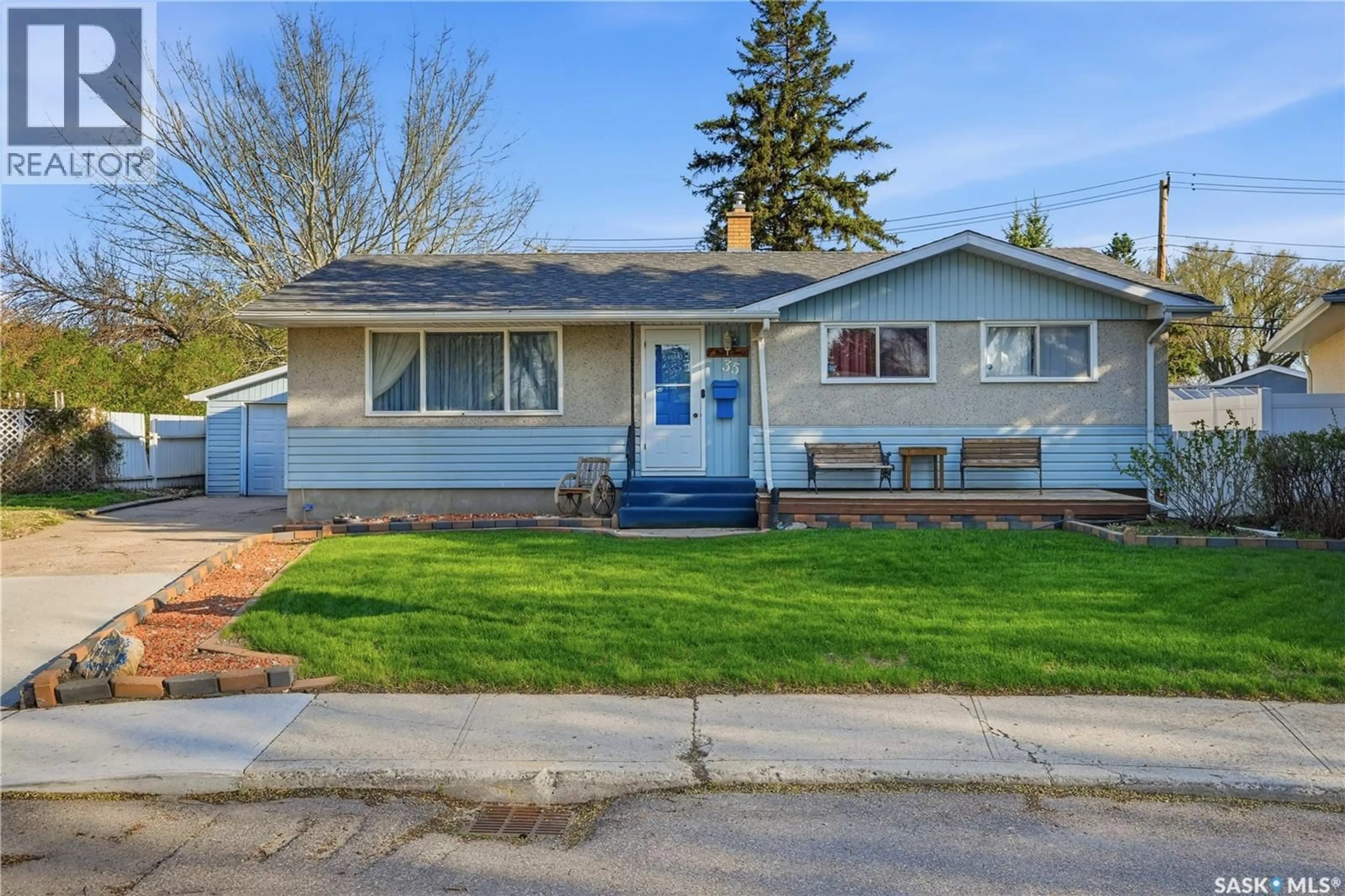 Home with vinyl exterior material, street for 35 MCINNIS CRESCENT, Regina Saskatchewan S4R3E7