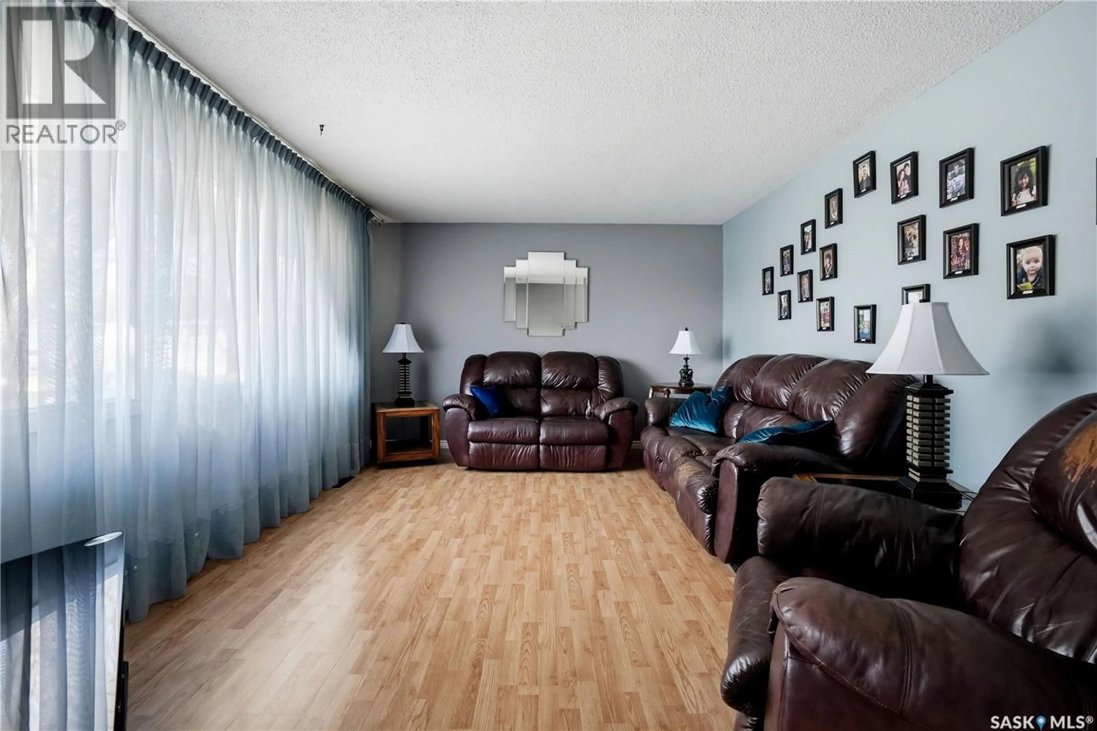 Living room with furniture, wood/laminate floor for 35 MCINNIS CRESCENT, Regina Saskatchewan S4R3E7