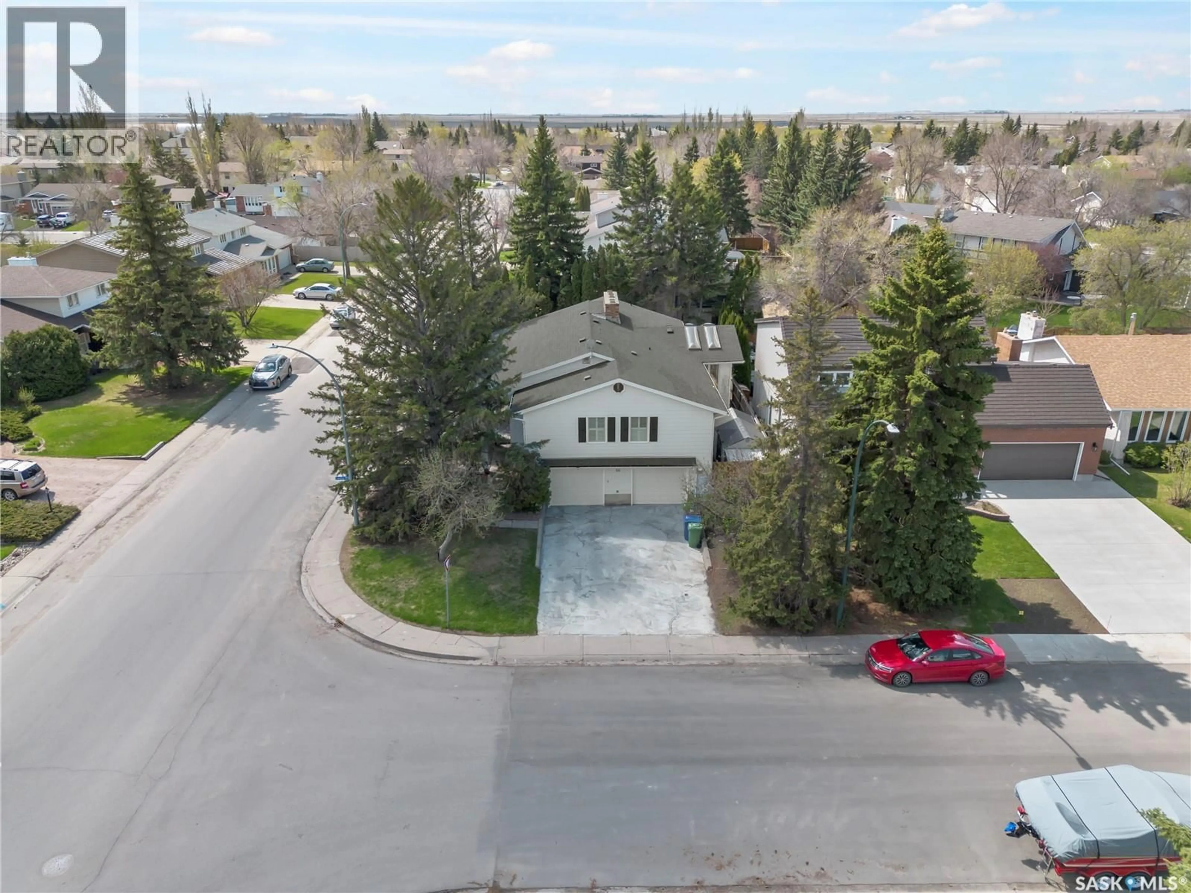 A pic from outside/outdoor area/front of a property/back of a property/a pic from drone, street for 66 LESLIE PLACE, Regina Saskatchewan S4S6R2