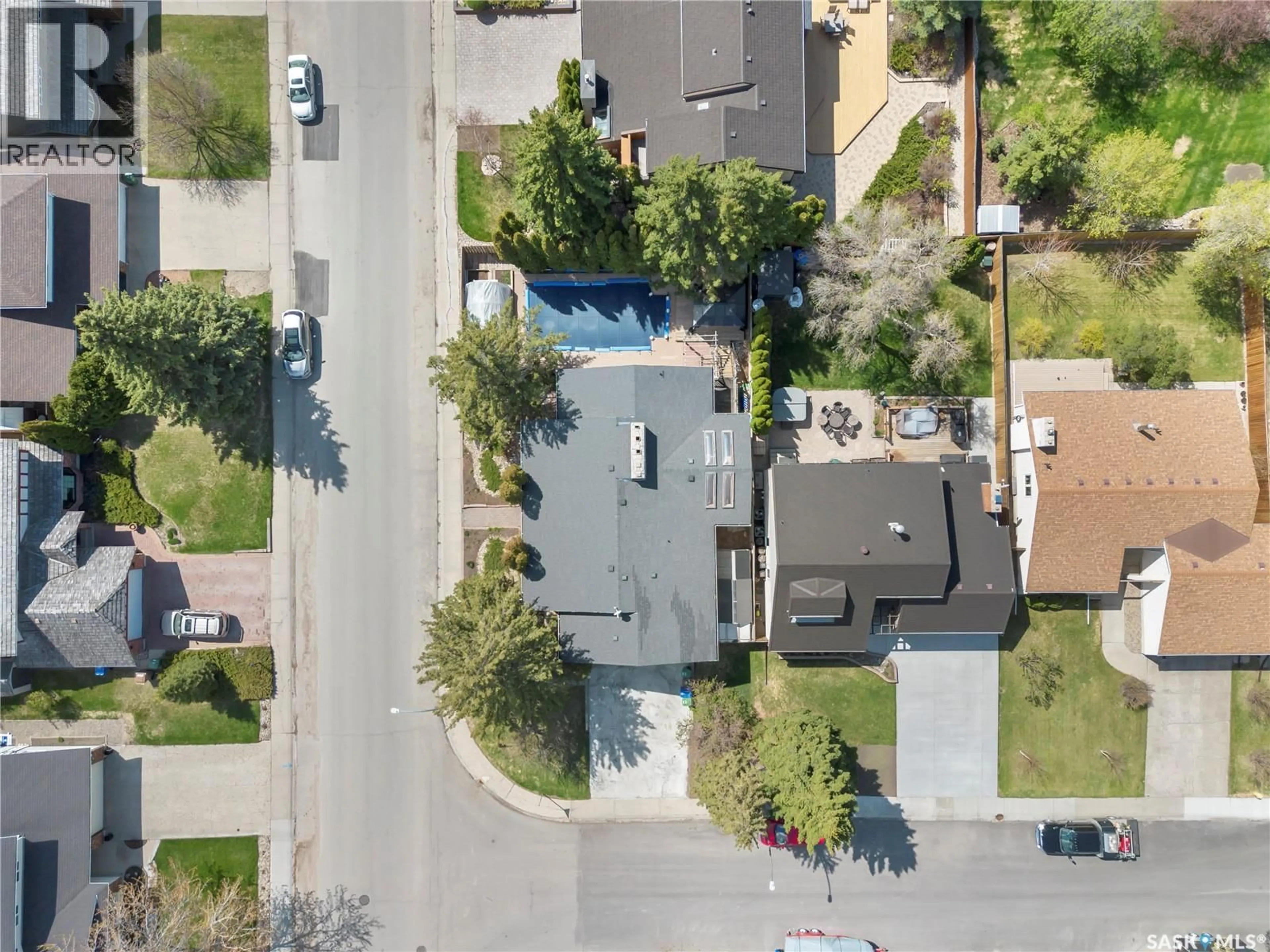A pic from outside/outdoor area/front of a property/back of a property/a pic from drone, street for 66 LESLIE PLACE, Regina Saskatchewan S4S6R2