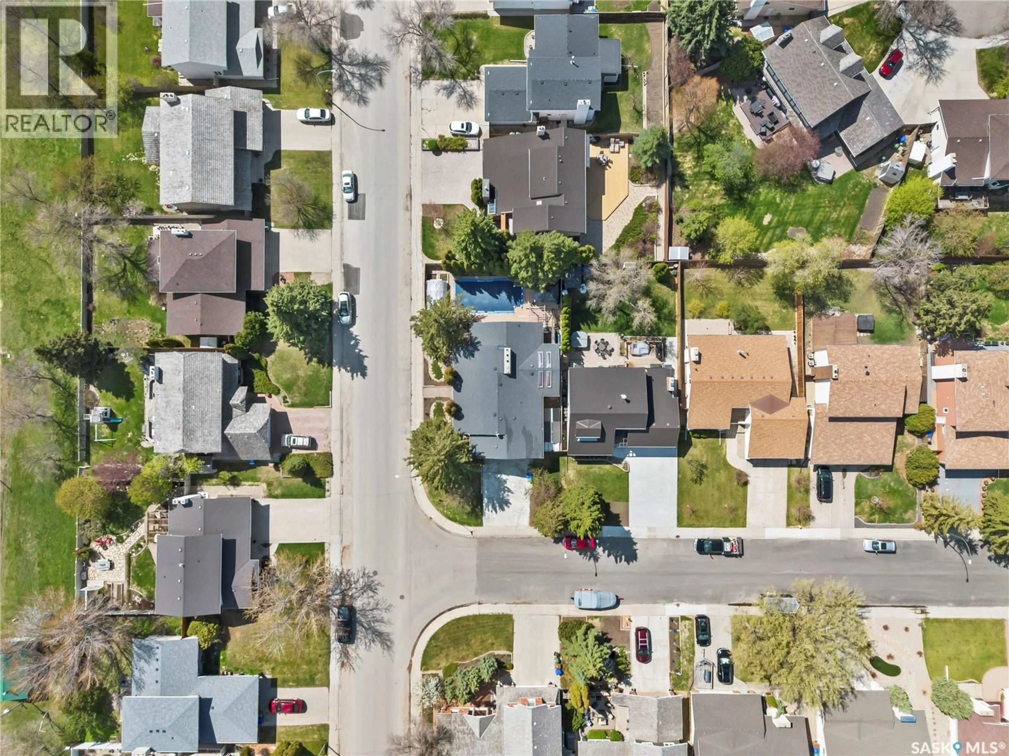 A pic from outside/outdoor area/front of a property/back of a property/a pic from drone, street for 66 LESLIE PLACE, Regina Saskatchewan S4S6R2