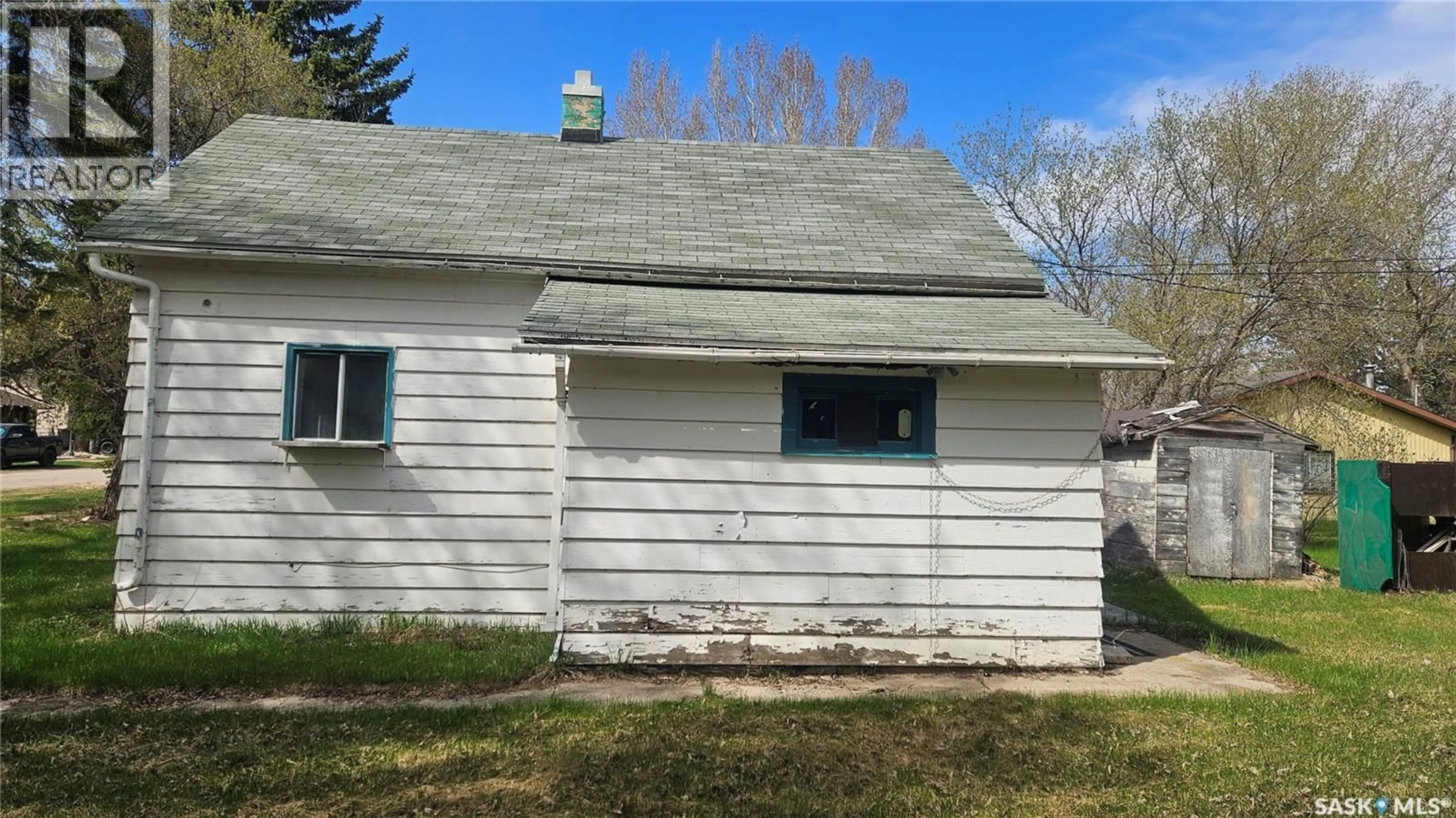 Home with vinyl exterior material, building for 612-614 3RD AVENUE, Cudworth Saskatchewan S0K1B0