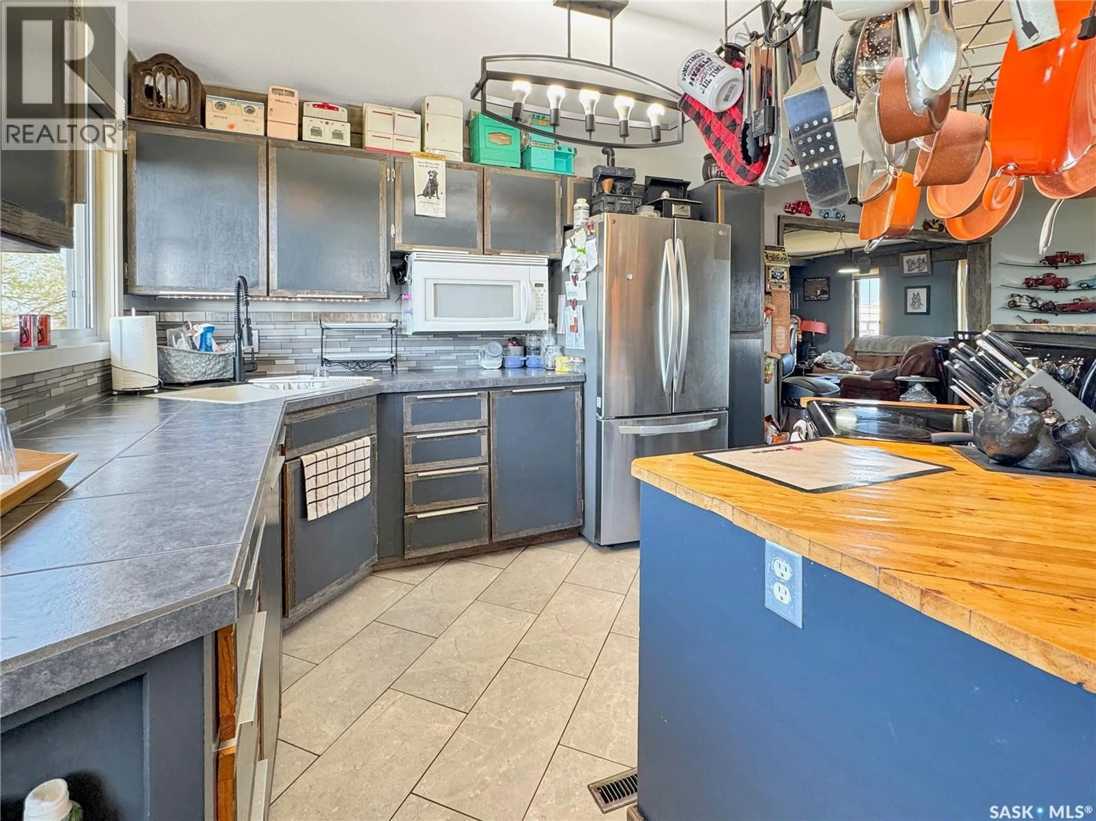 Open concept kitchen, unknown for CHMELYNK ACREAGE, Battle River Rm No. 438 Saskatchewan S0M0E0