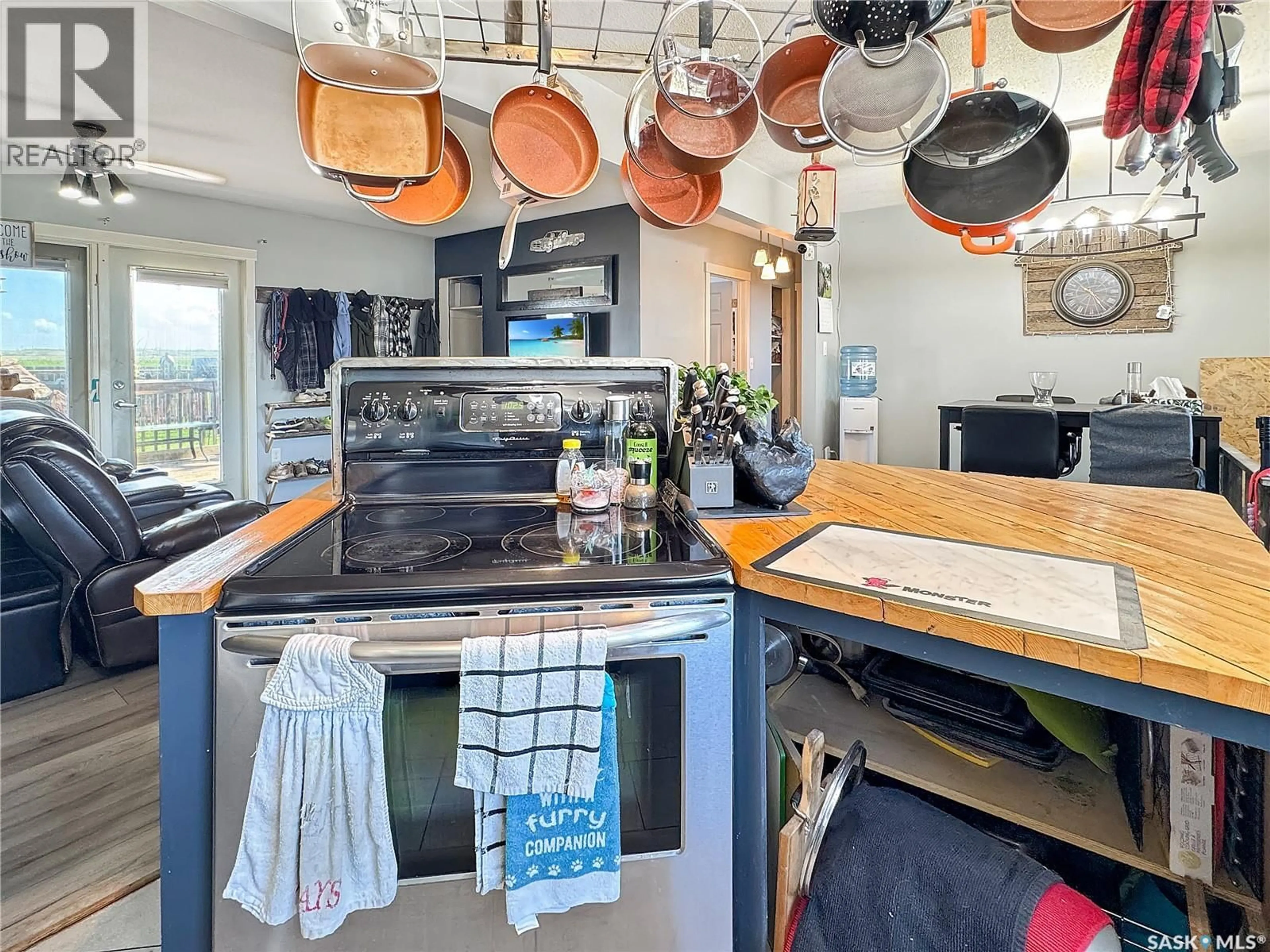 Open concept kitchen, unknown for CHMELYNK ACREAGE, Battle River Rm No. 438 Saskatchewan S0M0E0