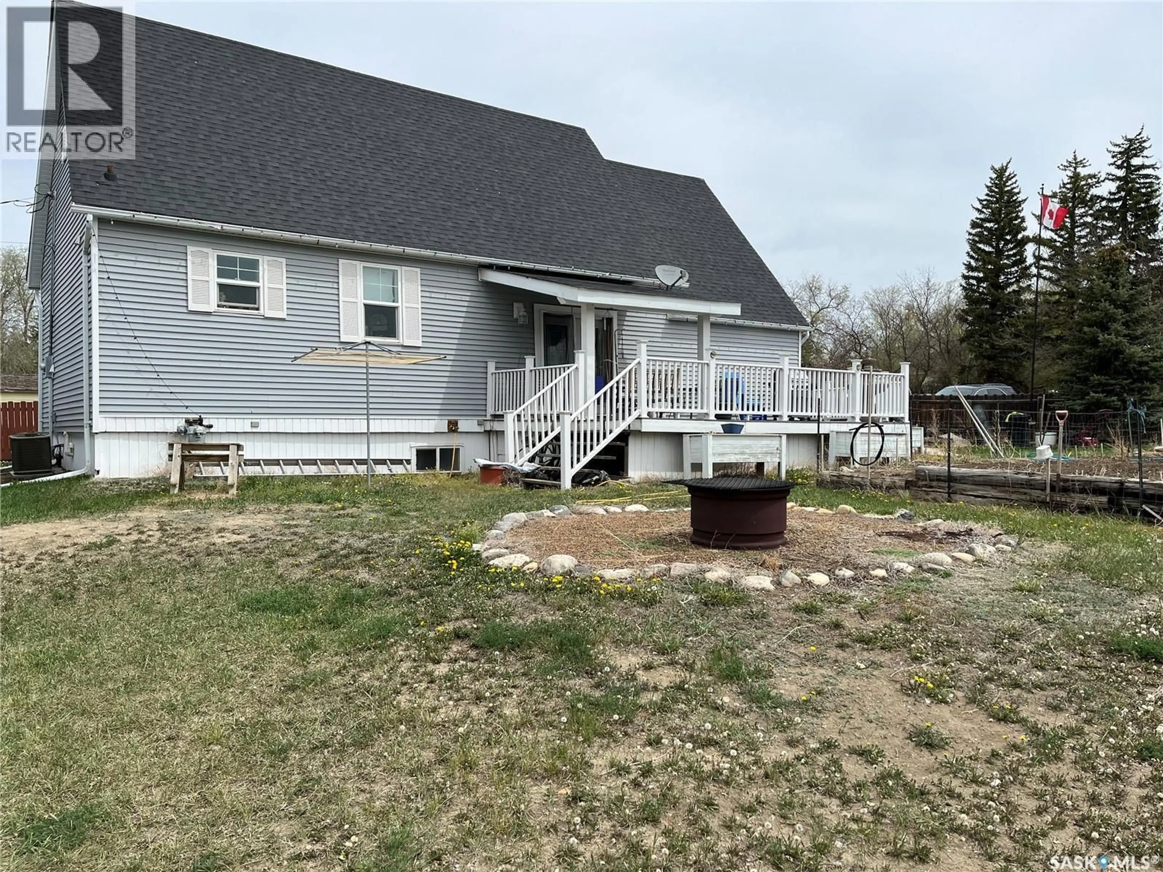 Patio, unknown for 158 MUNICIPAL ROAD, Coronach Saskatchewan S0H0Z0