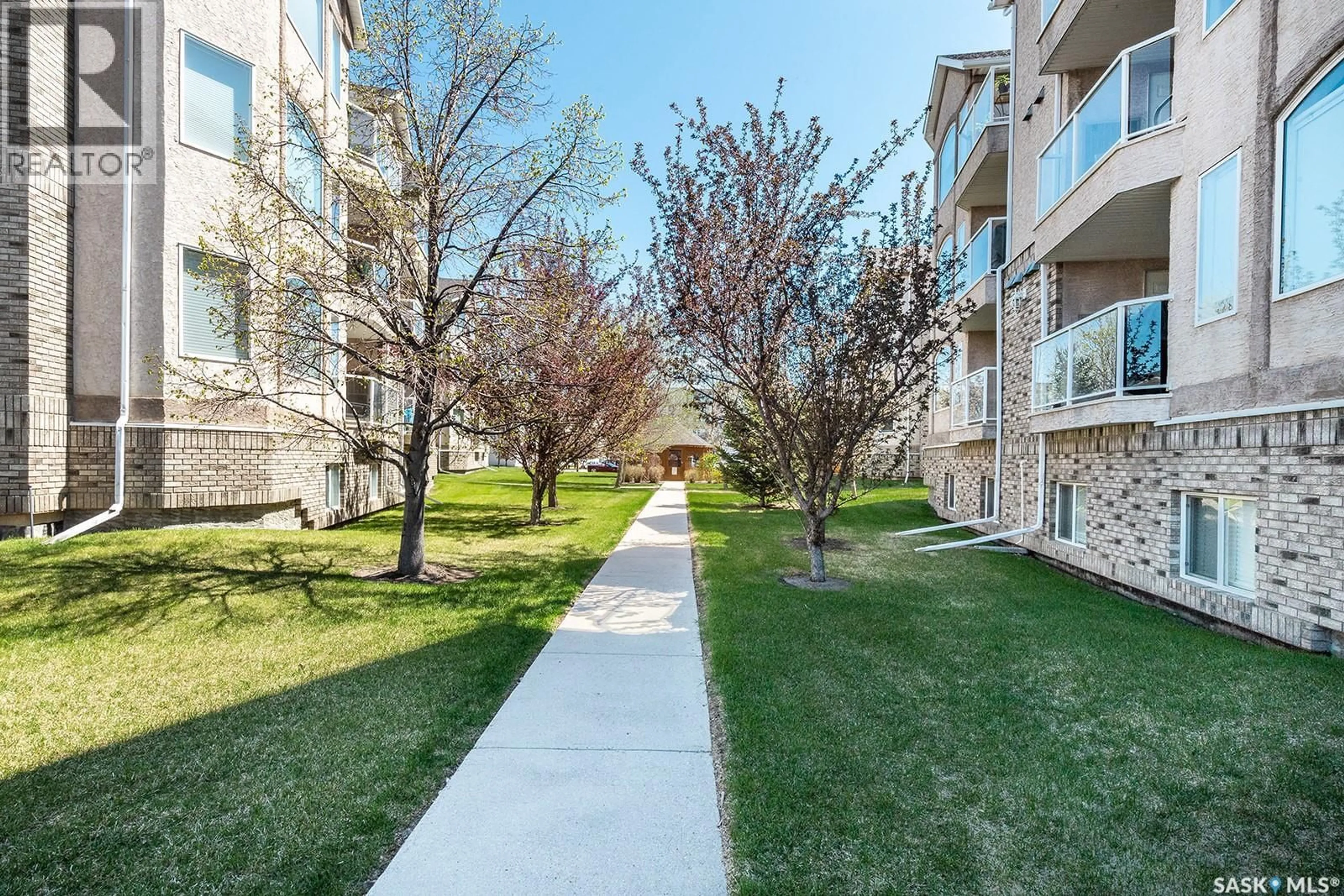 Patio, street for 104 230 HEATH AVENUE, Saskatoon Saskatchewan S7S1N7