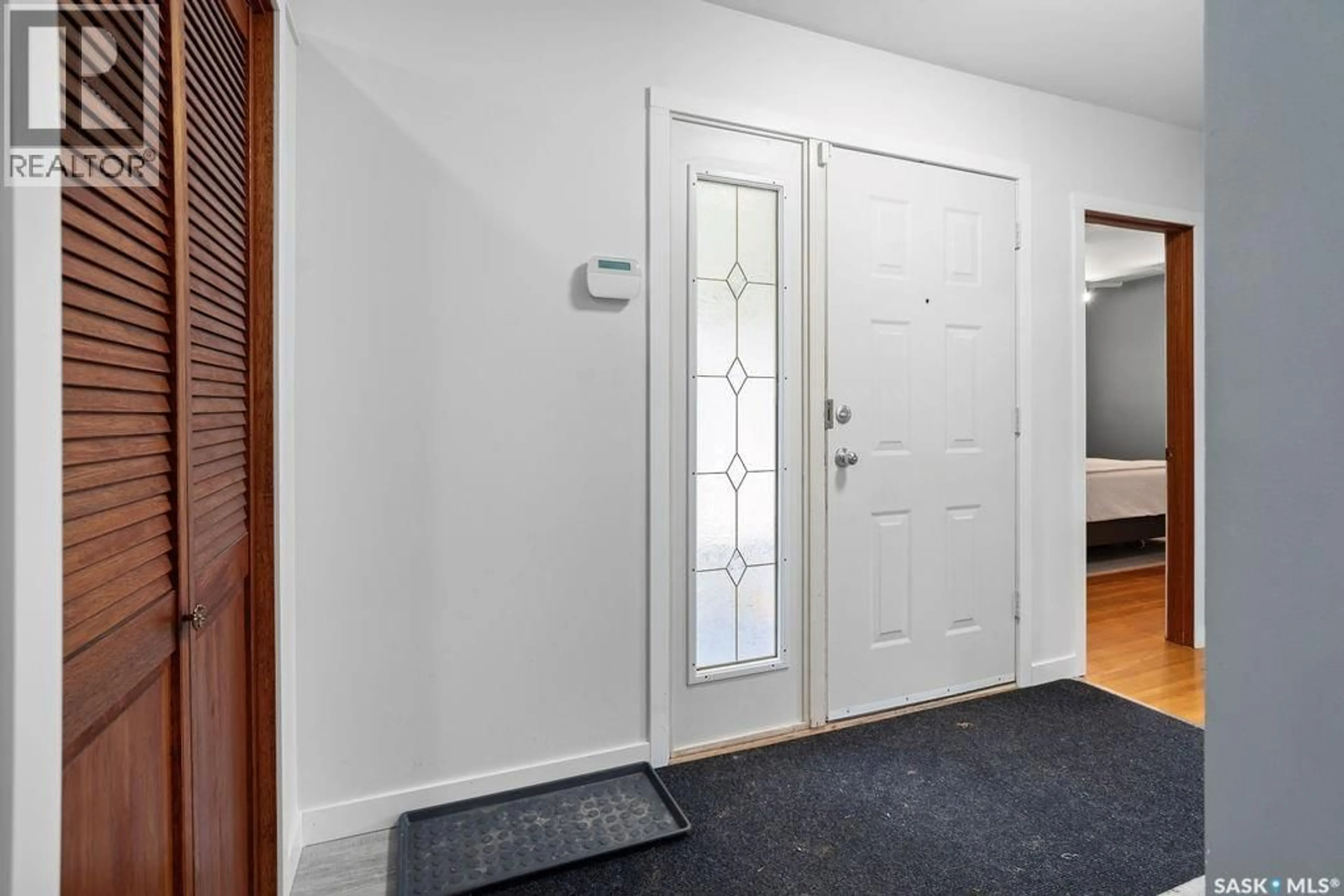 Indoor entryway for 72 CARDINAL CRESCENT, Regina Saskatchewan S4S4Y5
