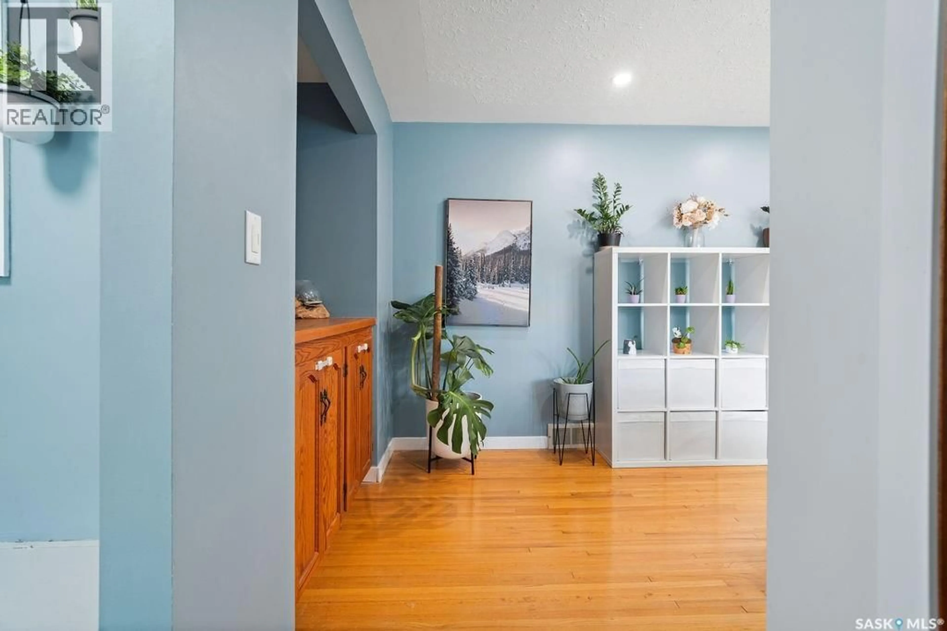 Indoor entryway for 72 CARDINAL CRESCENT, Regina Saskatchewan S4S4Y5