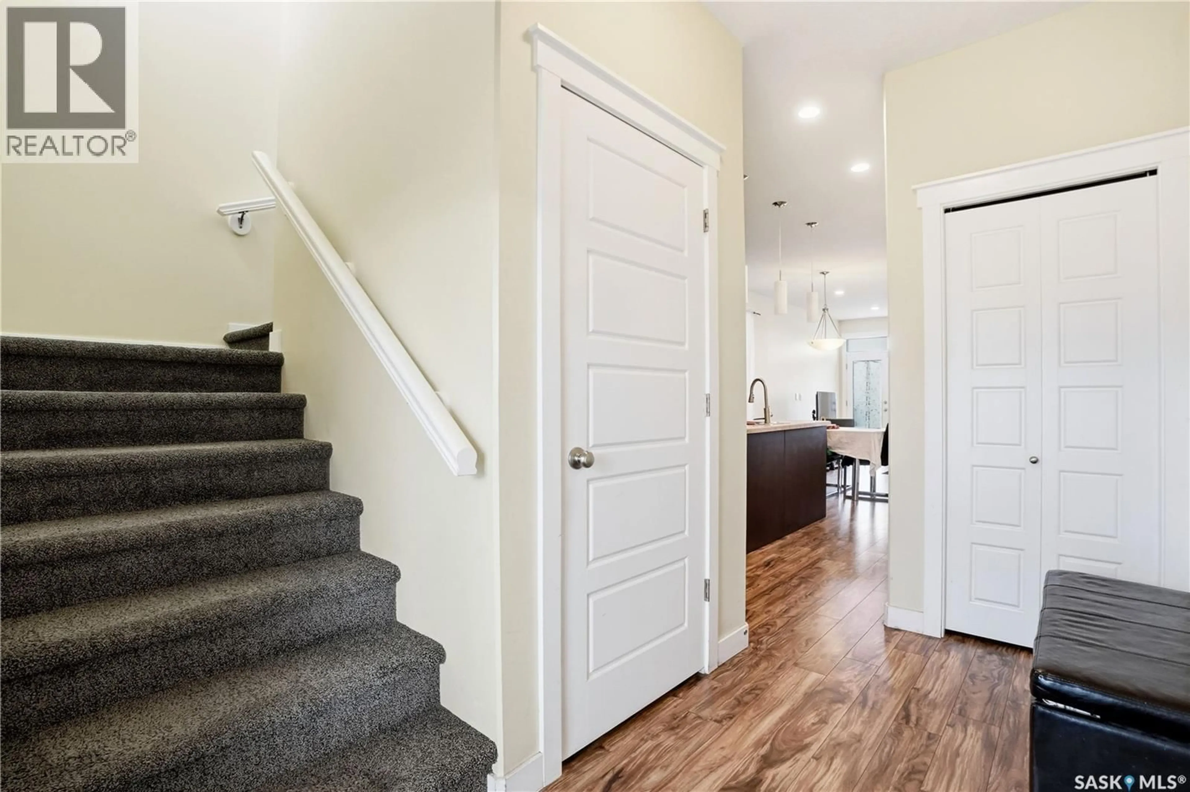 Indoor entryway for 4 - 3960 7TH AVENUE, Regina Saskatchewan S4N7L9