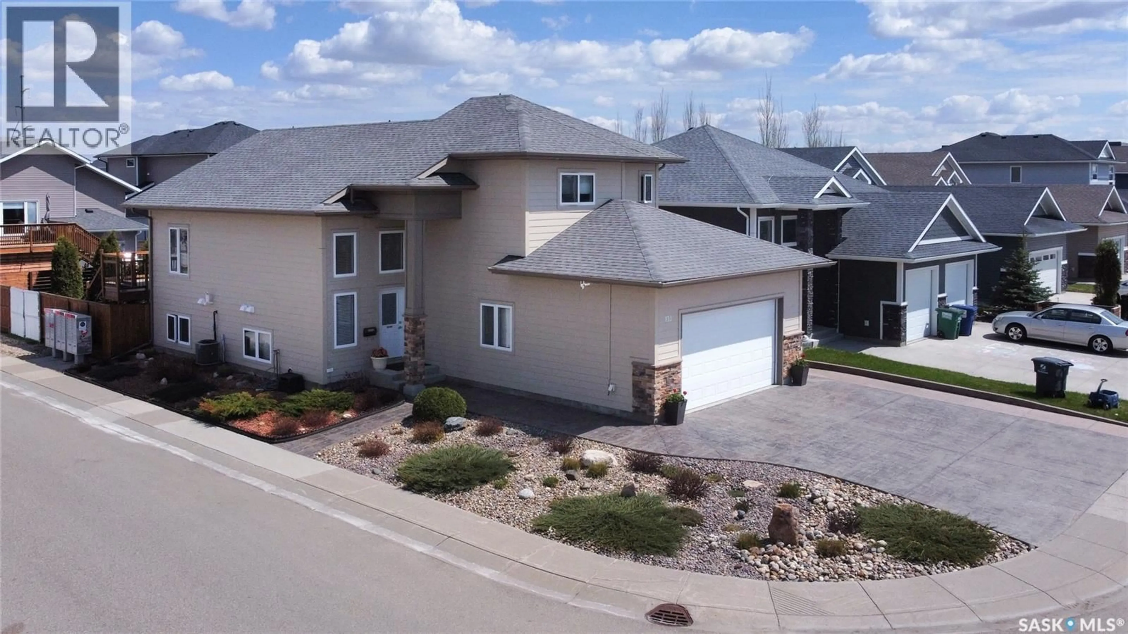 A pic from outside/outdoor area/front of a property/back of a property/a pic from drone, unknown for 935 GLACIAL SHORES MANOR, Saskatoon Saskatchewan S7W0R2
