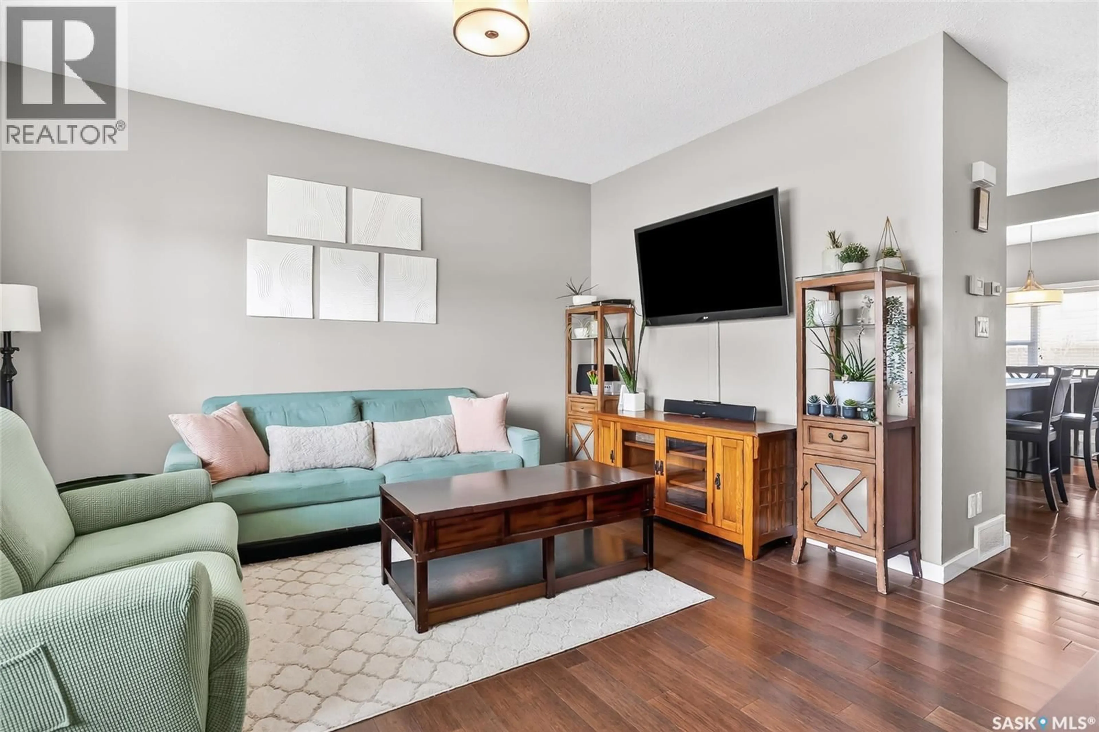 Living room with furniture, unknown for 934 STONEBRIDGE COMMON, Saskatoon Saskatchewan S7T0N2