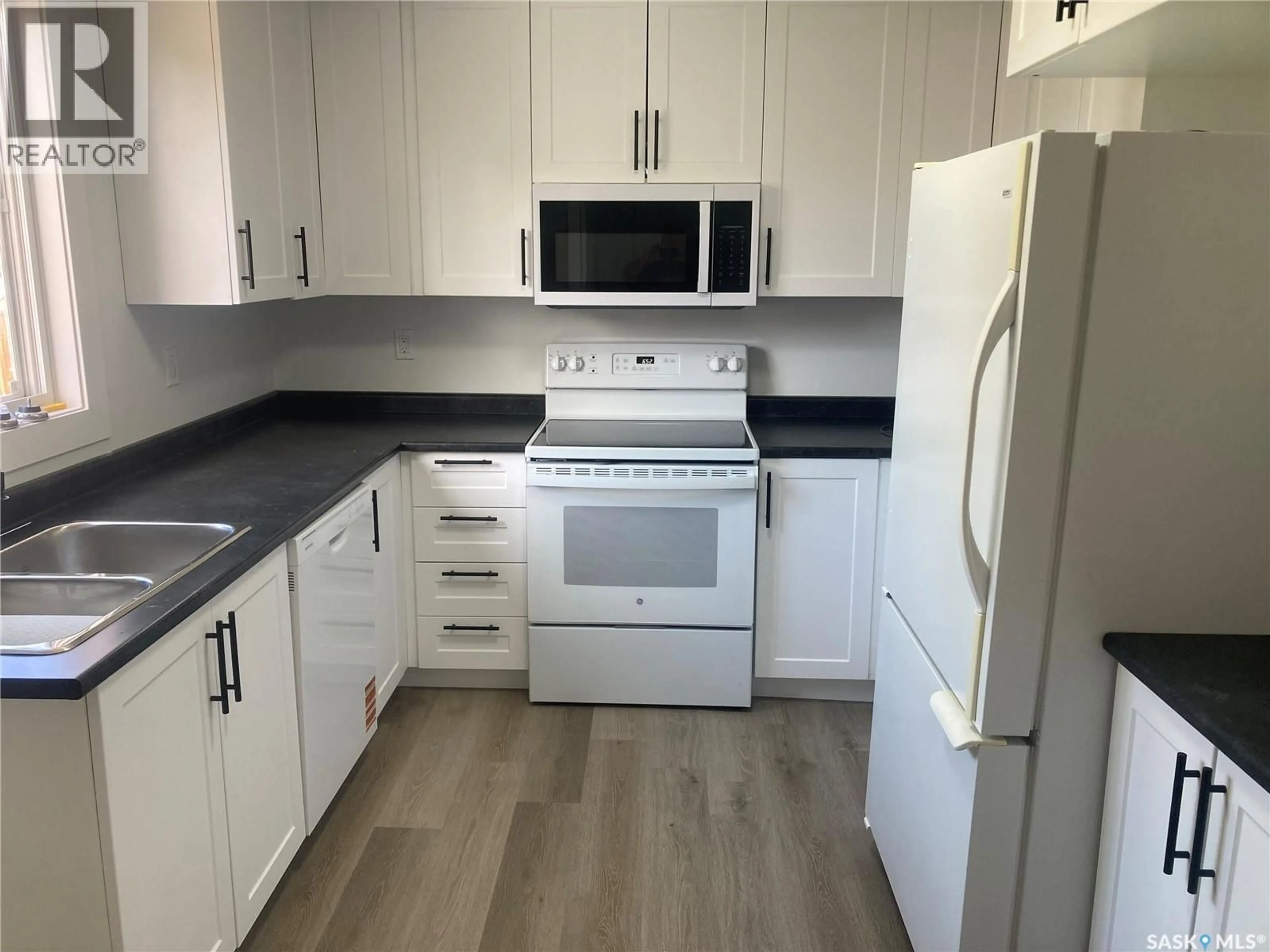 Standard kitchen, wood/laminate floor for 349 X AVENUE, Saskatoon Saskatchewan S7M3H5