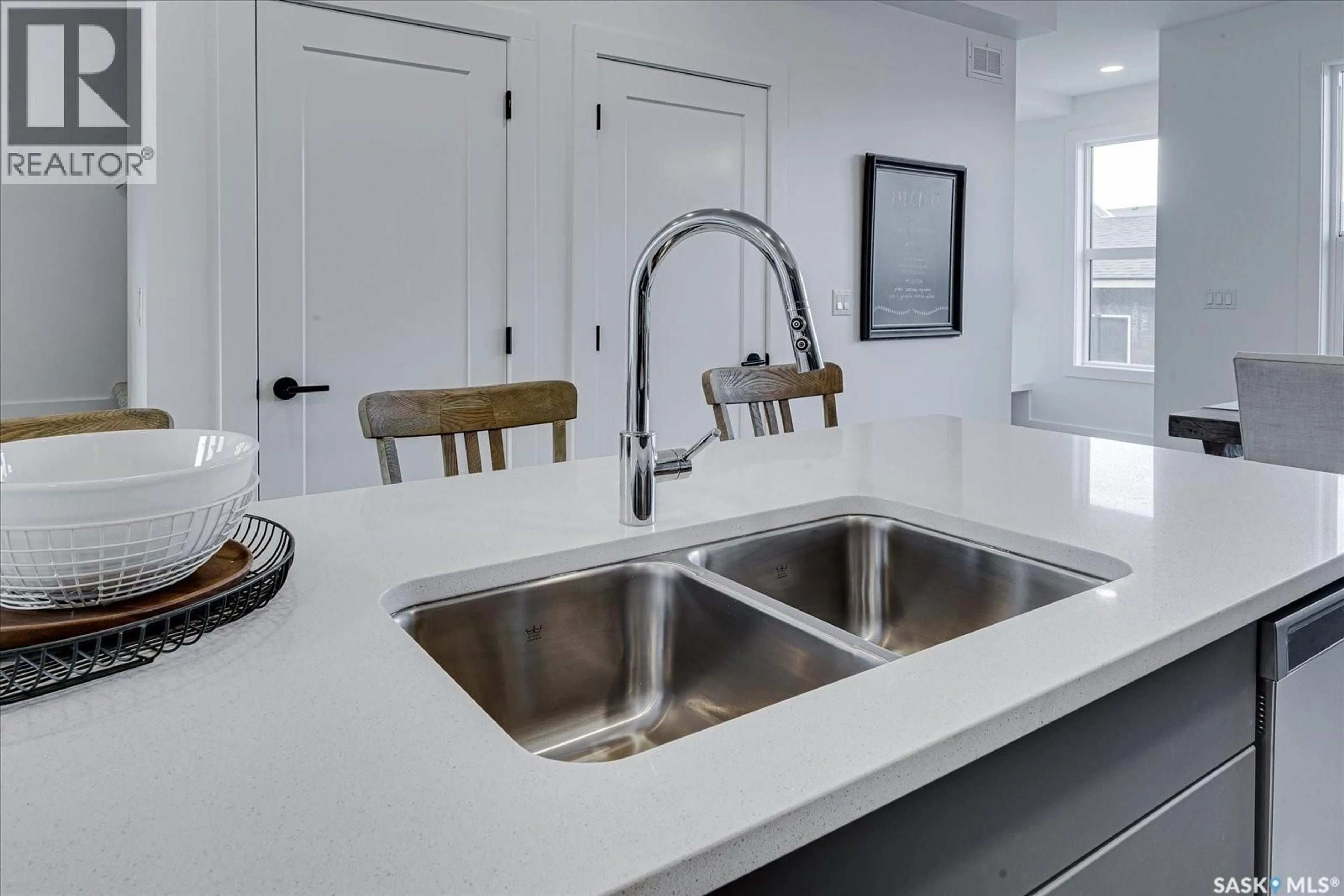 Contemporary kitchen, ceramic/tile floor for 145 ROSEWOOD BOULEVARD, Saskatoon Saskatchewan S7V0P4