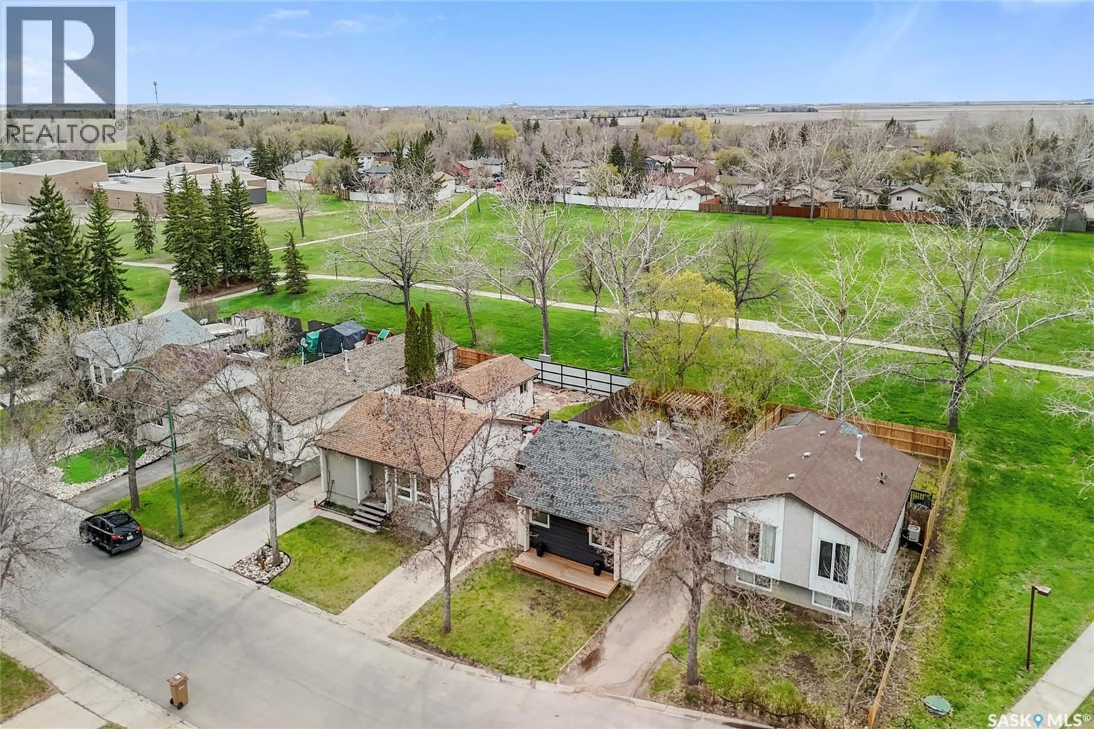 A pic from outside/outdoor area/front of a property/back of a property/a pic from drone, street for 782 HAYWORTH CRESCENT, Regina Saskatchewan S4X1Y1