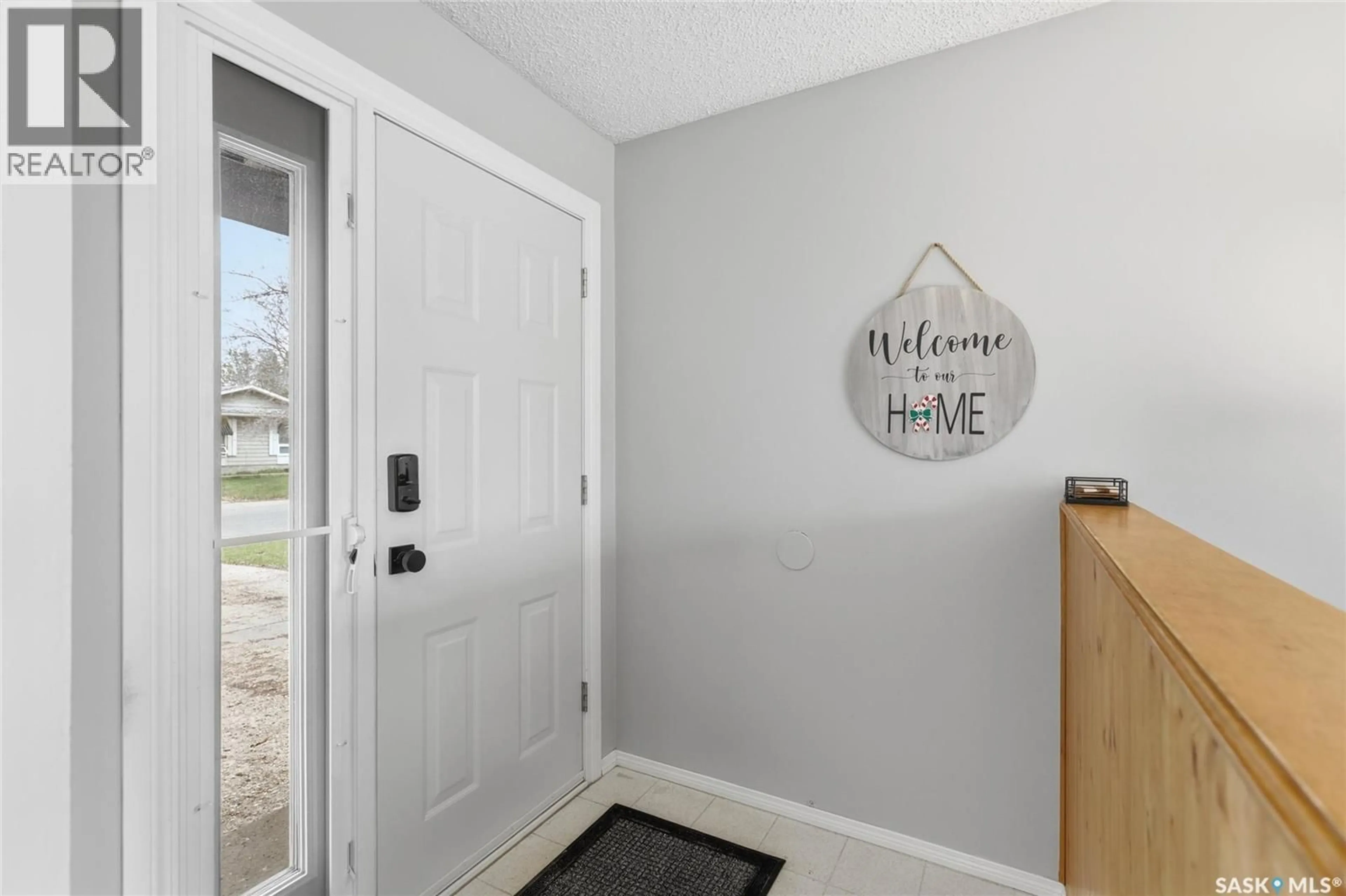 Indoor entryway for 782 HAYWORTH CRESCENT, Regina Saskatchewan S4X1Y1