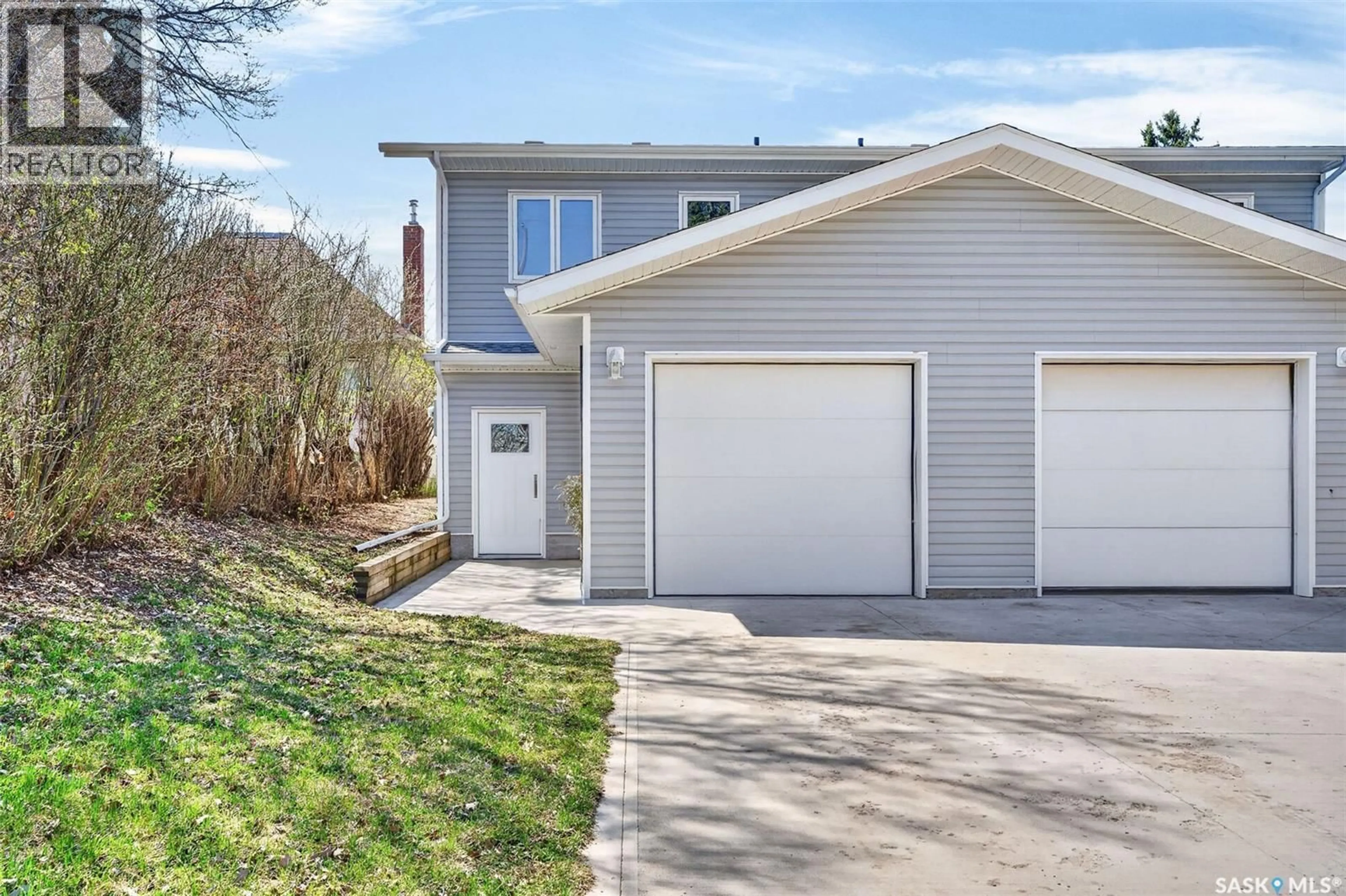 Home with vinyl exterior material, street for 546 21ST STREET, Prince Albert Saskatchewan S6V1M4