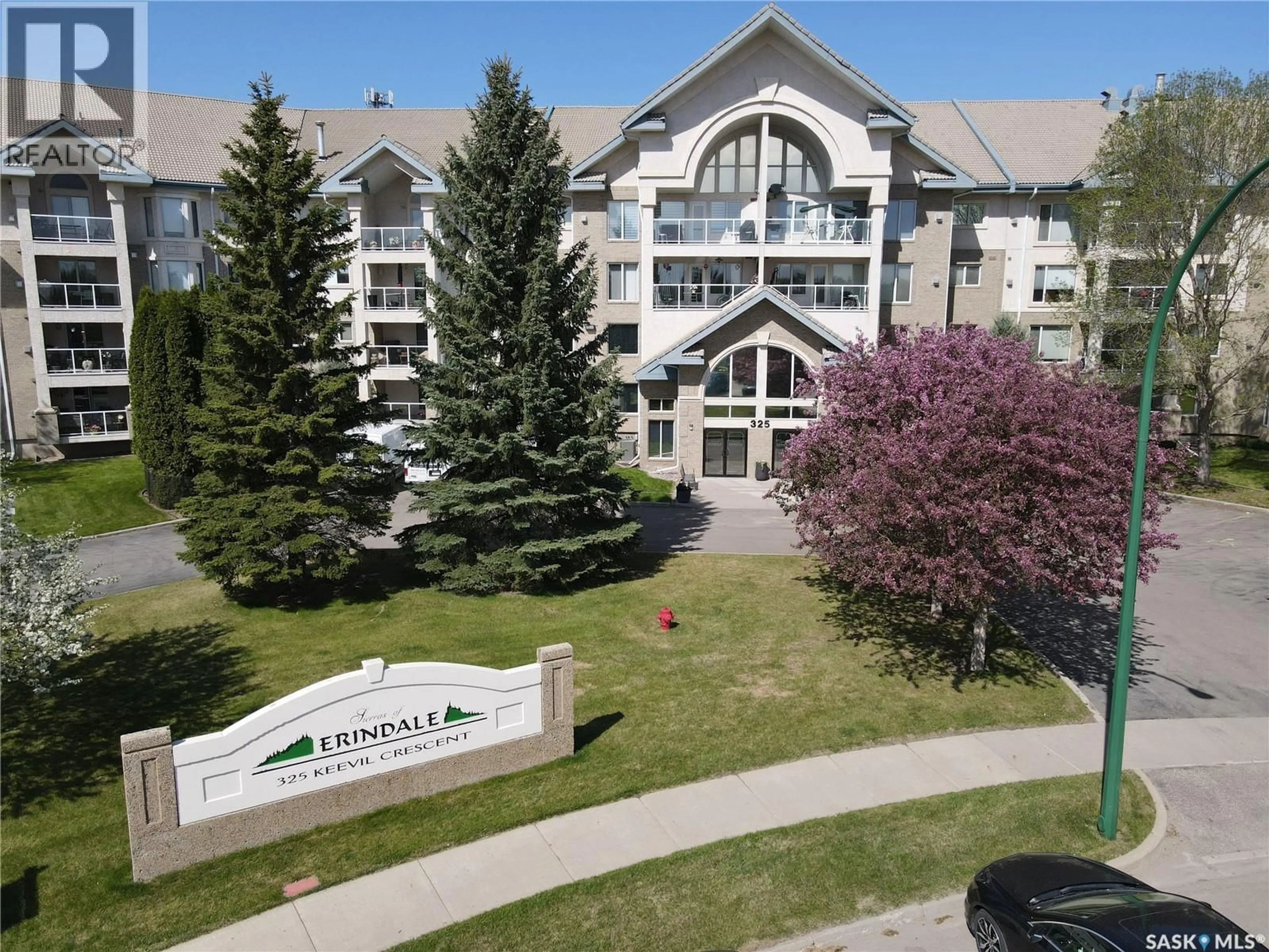 A pic from outside/outdoor area/front of a property/back of a property/a pic from drone, mountain view for 432 325 KEEVIL CRESCENT, Saskatoon Saskatchewan S7N4R8