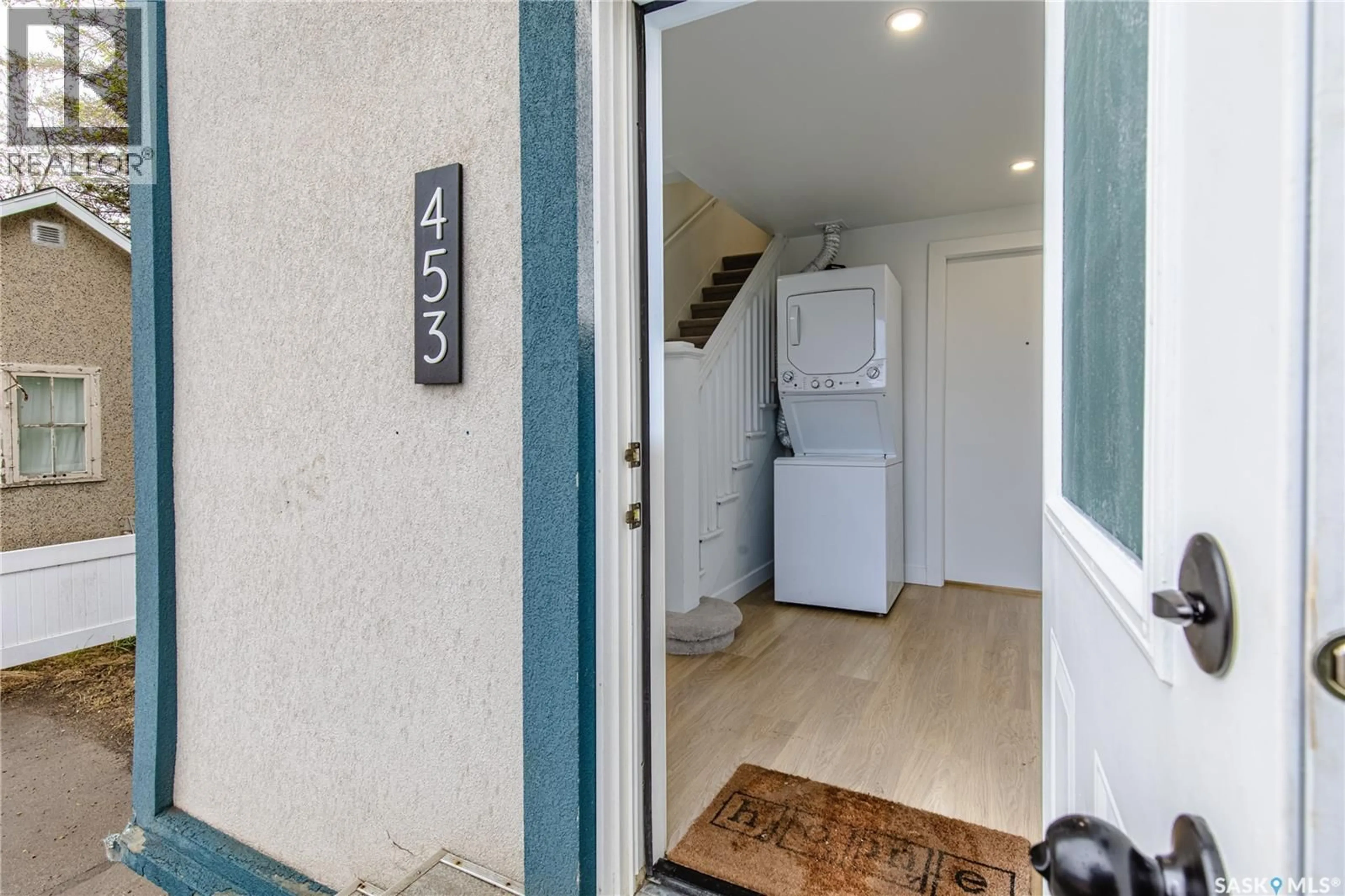 Indoor entryway for 453 LILLOOET STREET, Moose Jaw Saskatchewan S6H4Z4