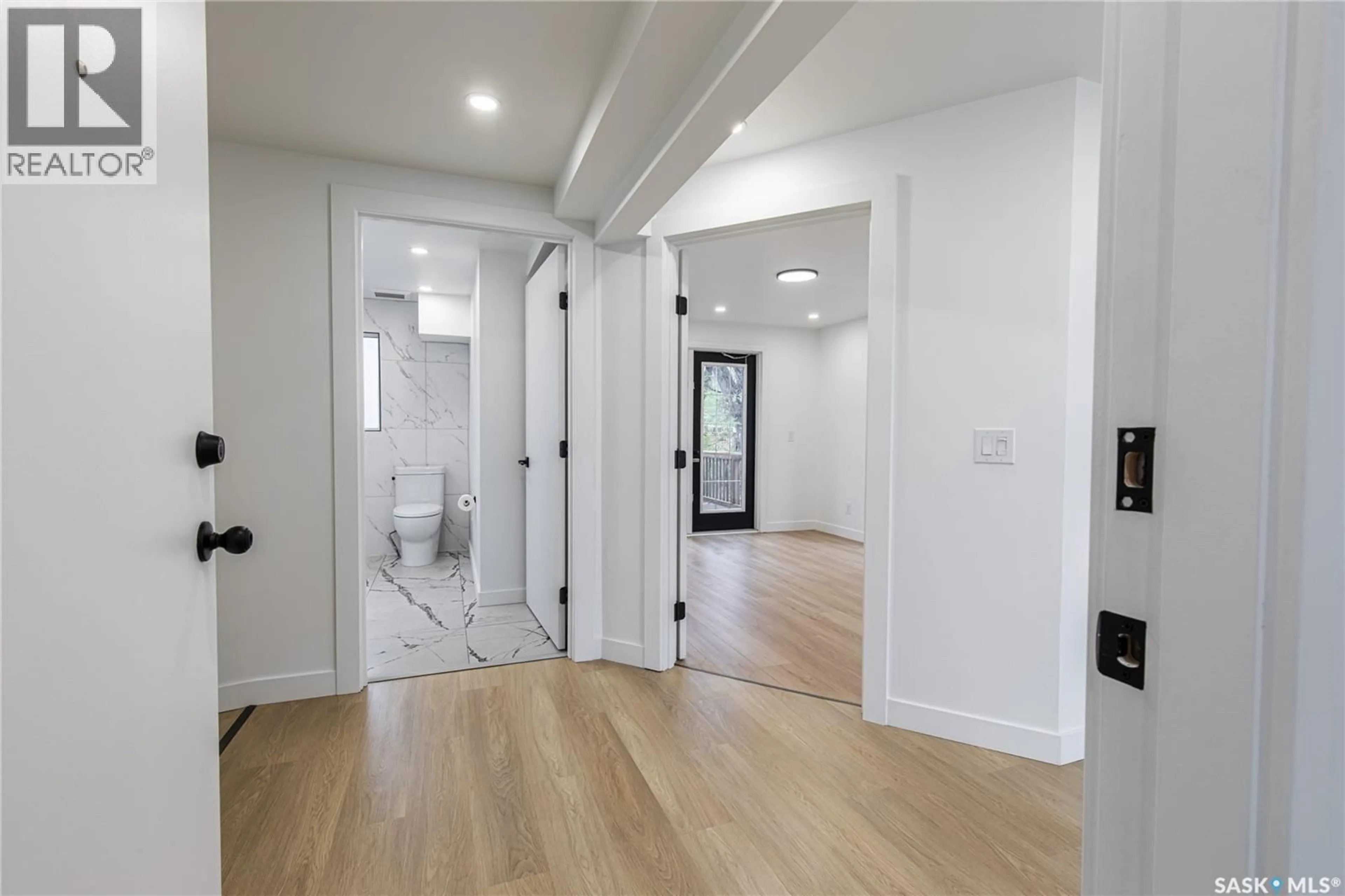 Indoor entryway for 453 LILLOOET STREET, Moose Jaw Saskatchewan S6H4Z4