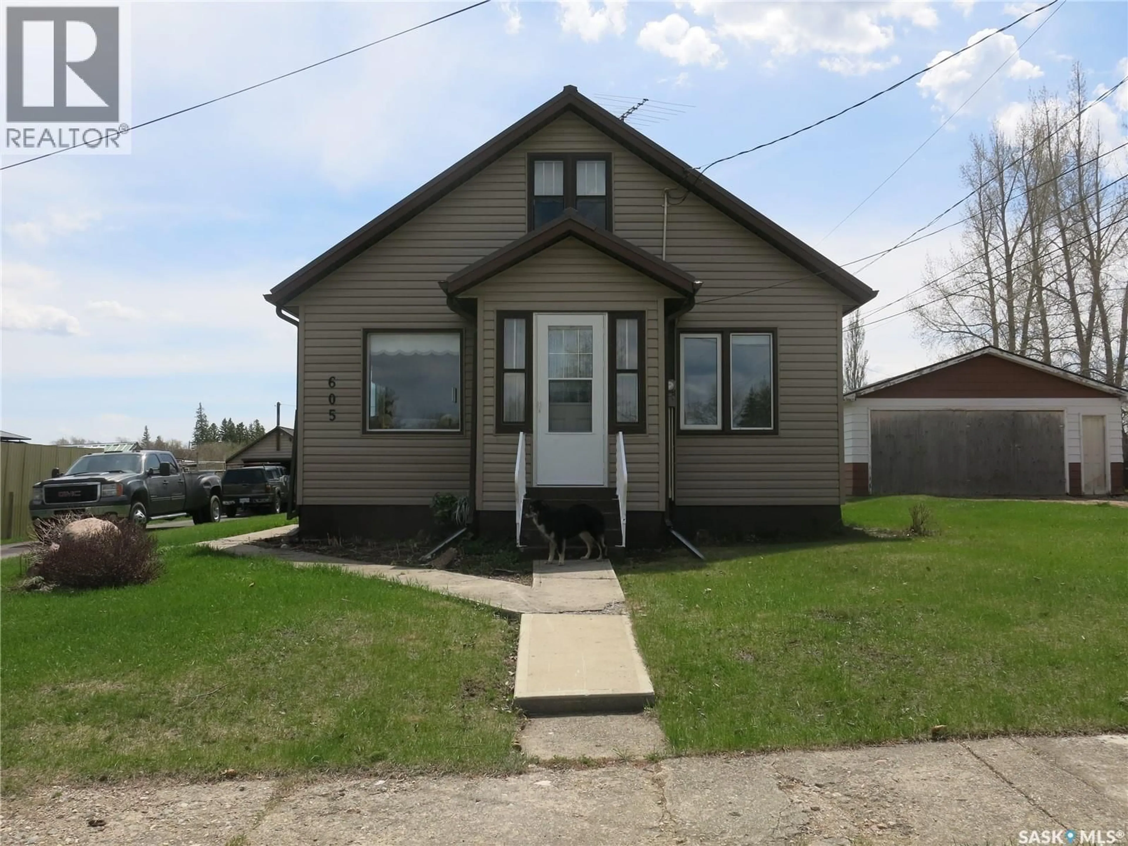 Home with vinyl exterior material, street for 605 LUDWIG AVENUE, Neudorf Saskatchewan S0A2T0